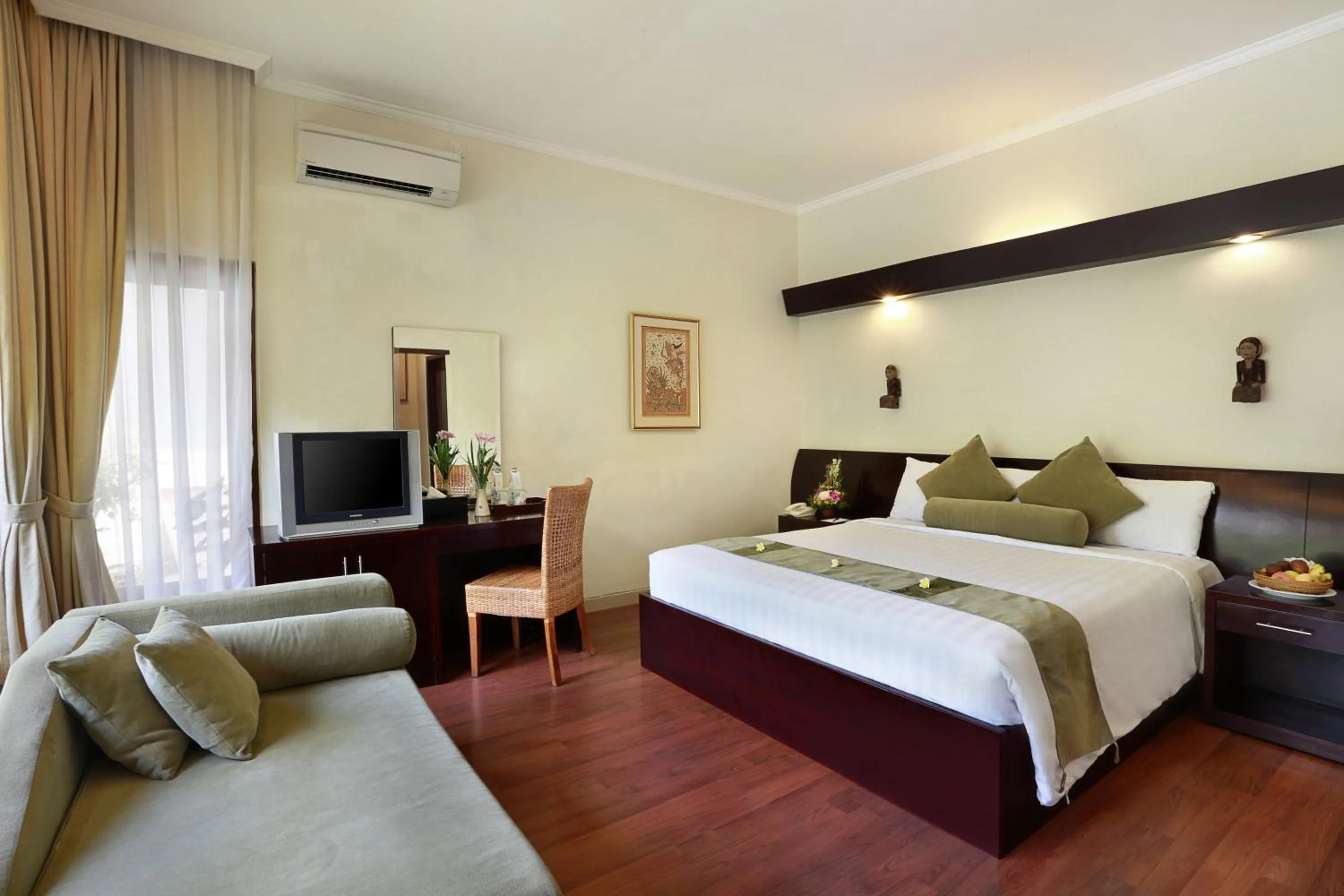 TV and multimedia, Bed in Respati Beach Hotel