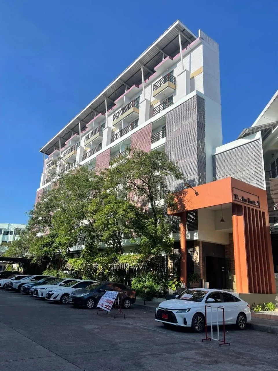 Property building in Twin Hotel