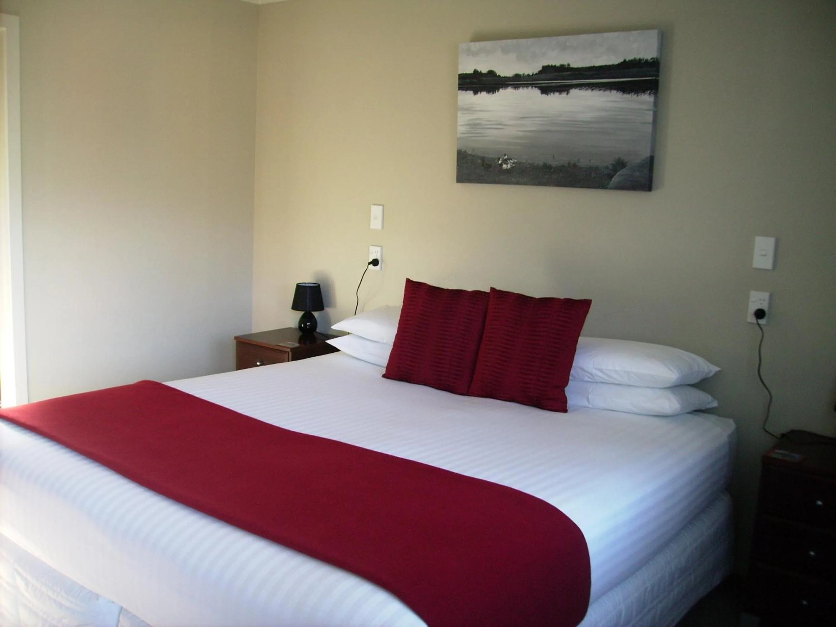 Bedroom, Bed in Albert Court Motor Lodge