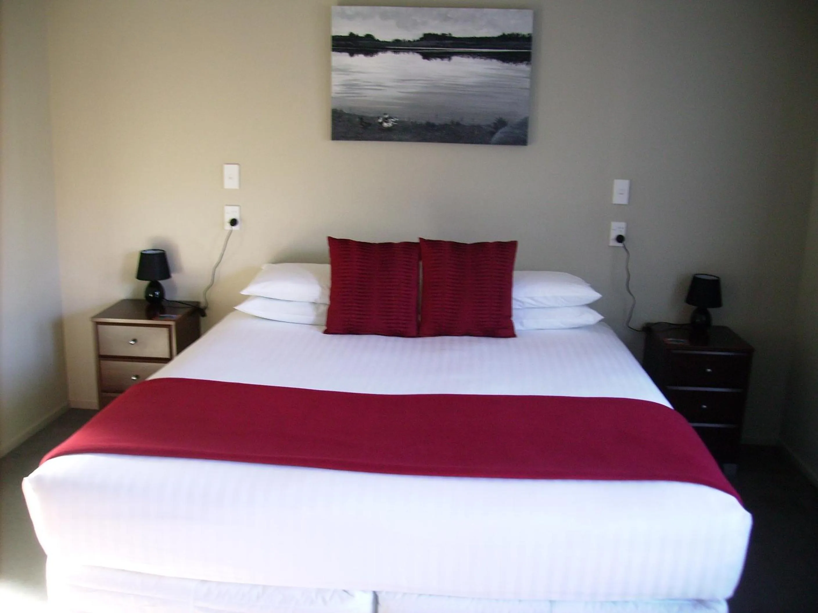 Bedroom, Bed in Albert Court Motor Lodge