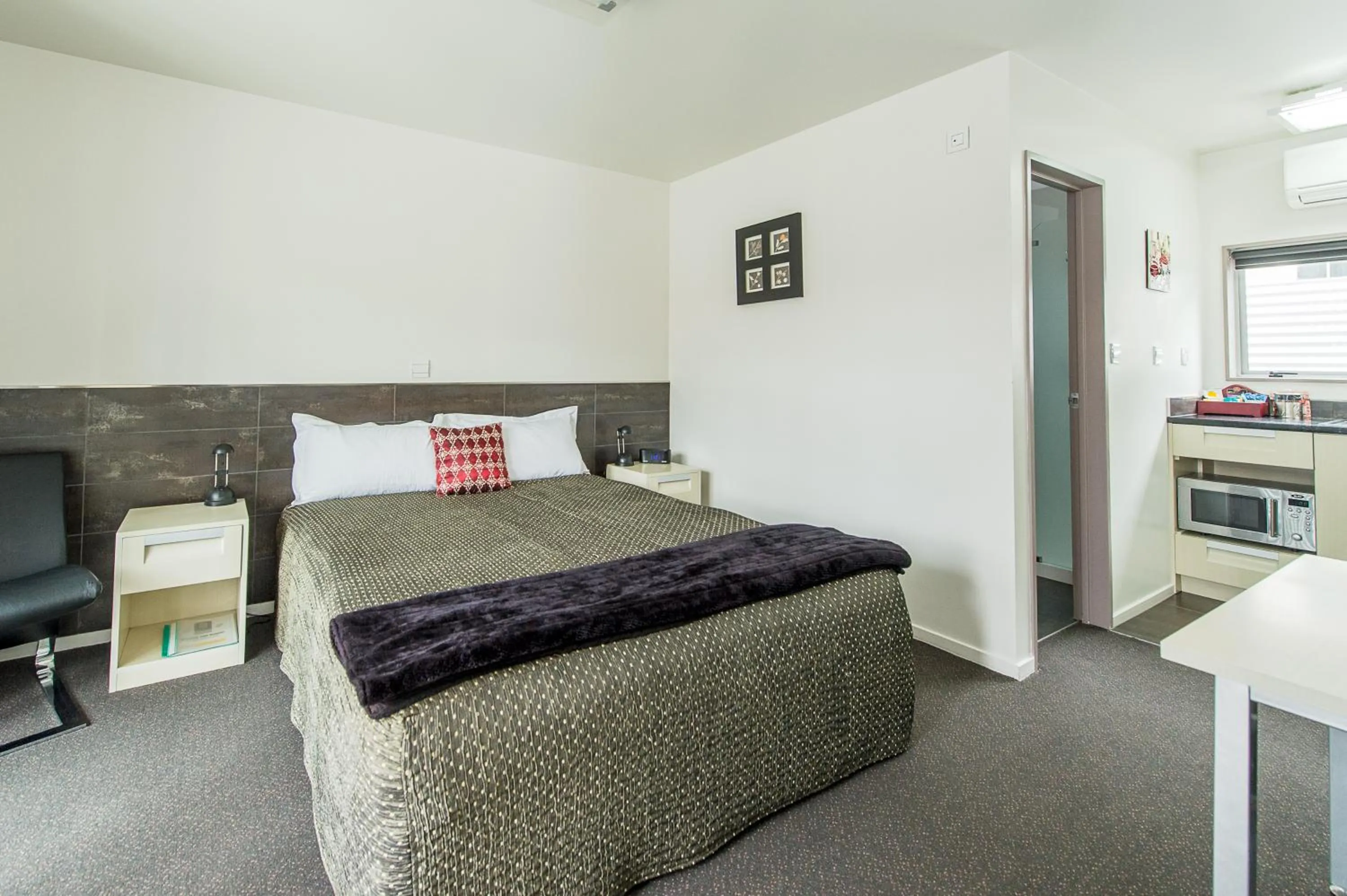 Bedroom, Bed in 151 On London Motel & Conference Centre