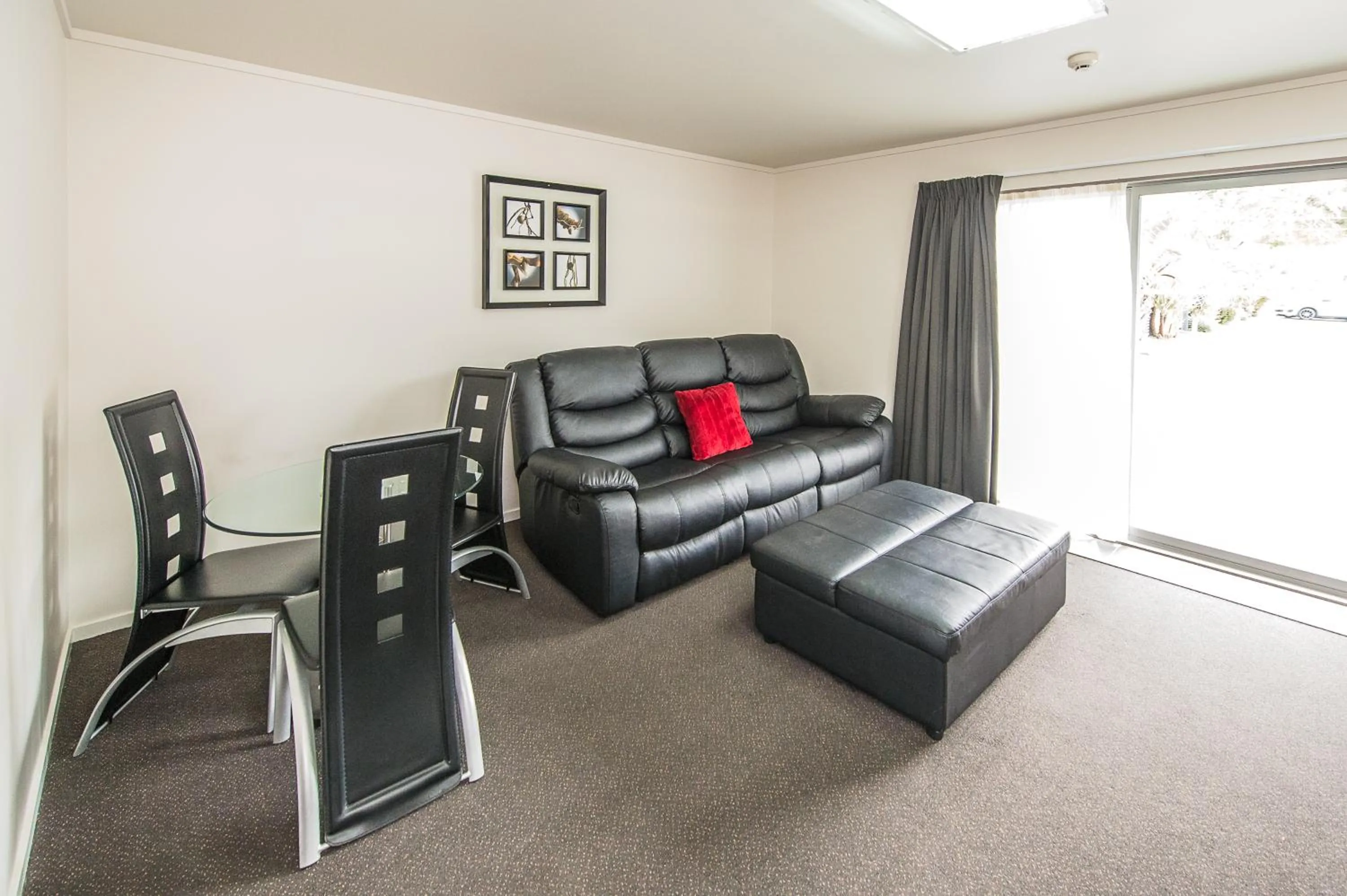 Living room in 151 On London Motel & Conference Centre