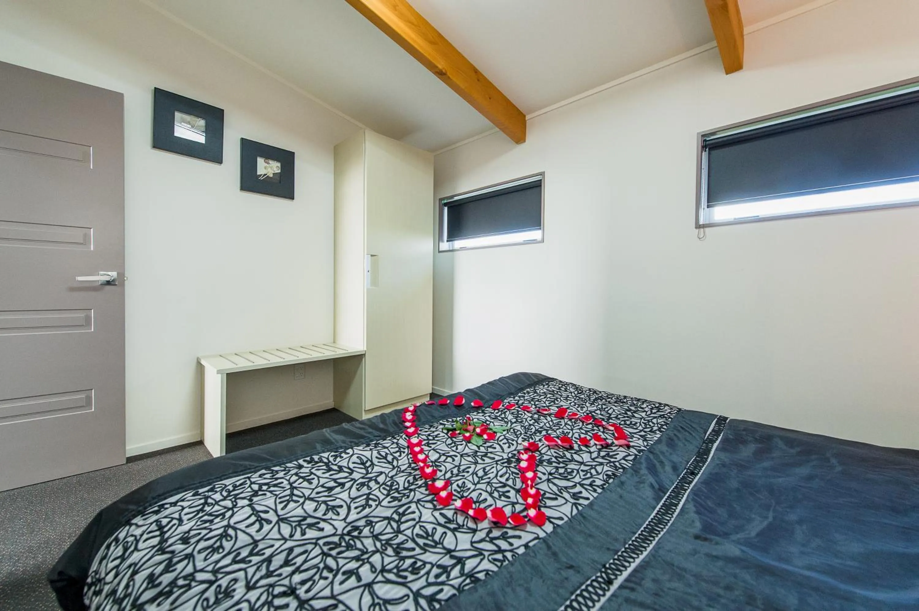 Bed in 151 On London Motel & Conference Centre