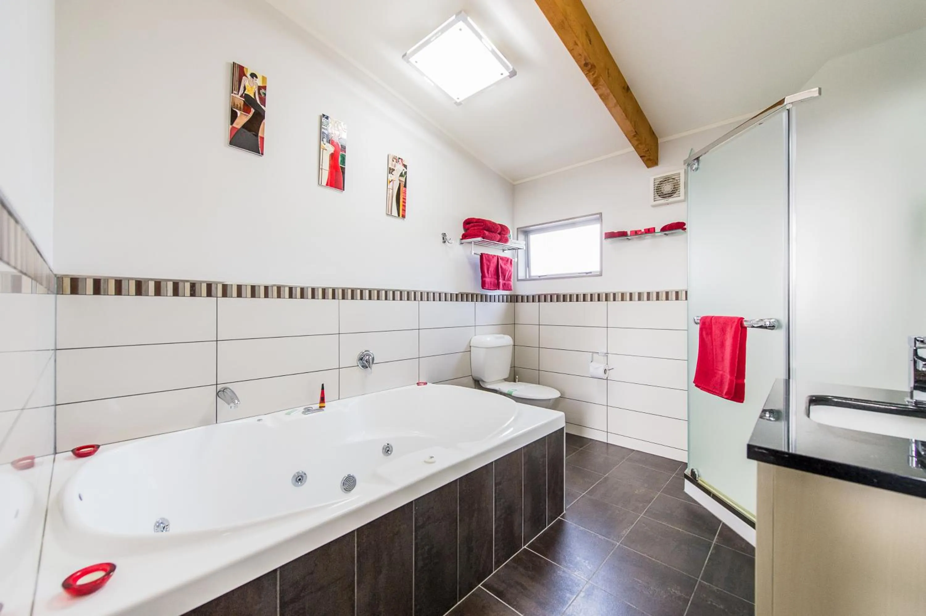 Bathroom in 151 On London Motel & Conference Centre