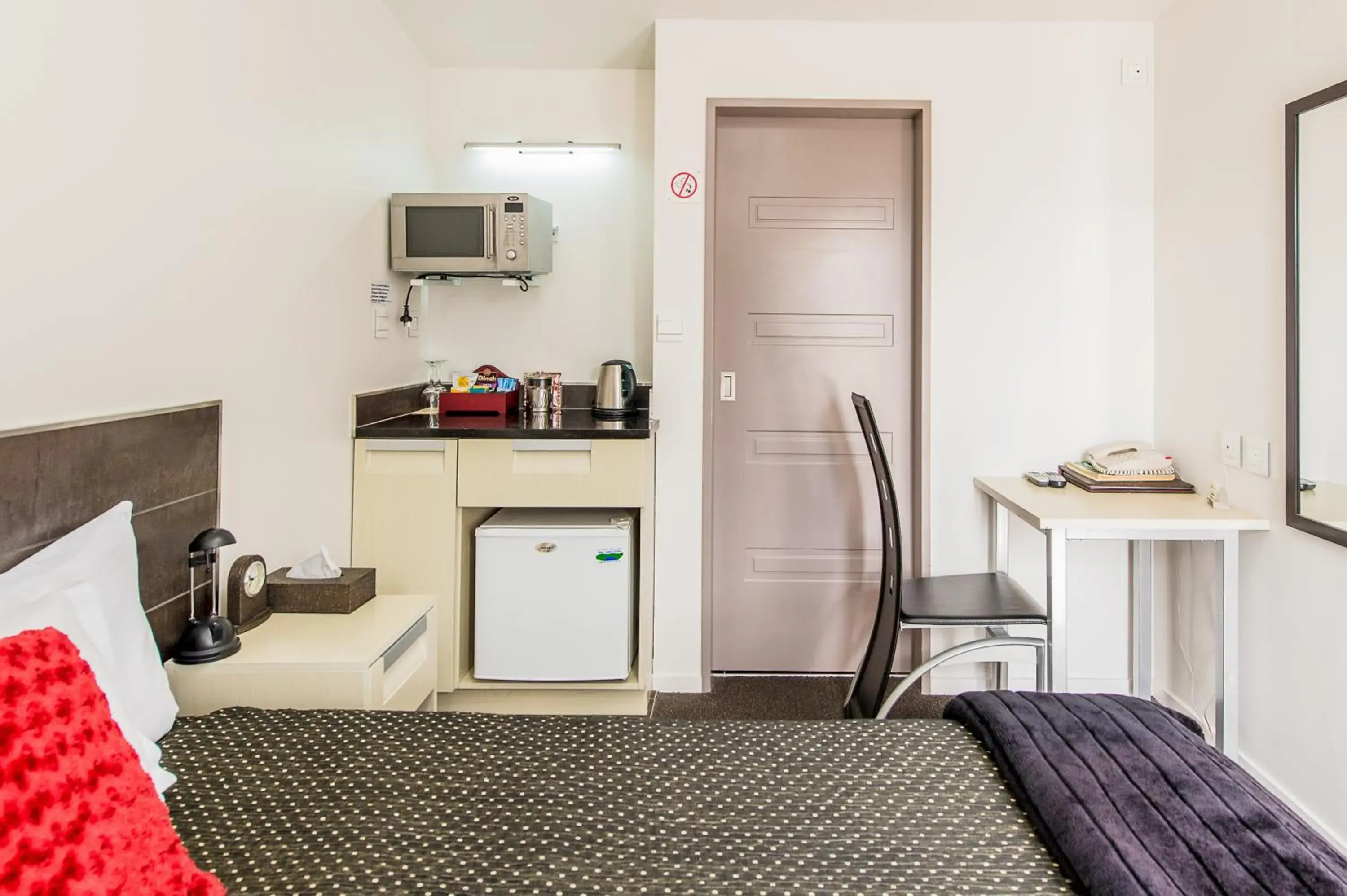 Compact Studio in 151 On London Motel & Conference Centre Compact Studio in 151 On London Motel & Conference Centre