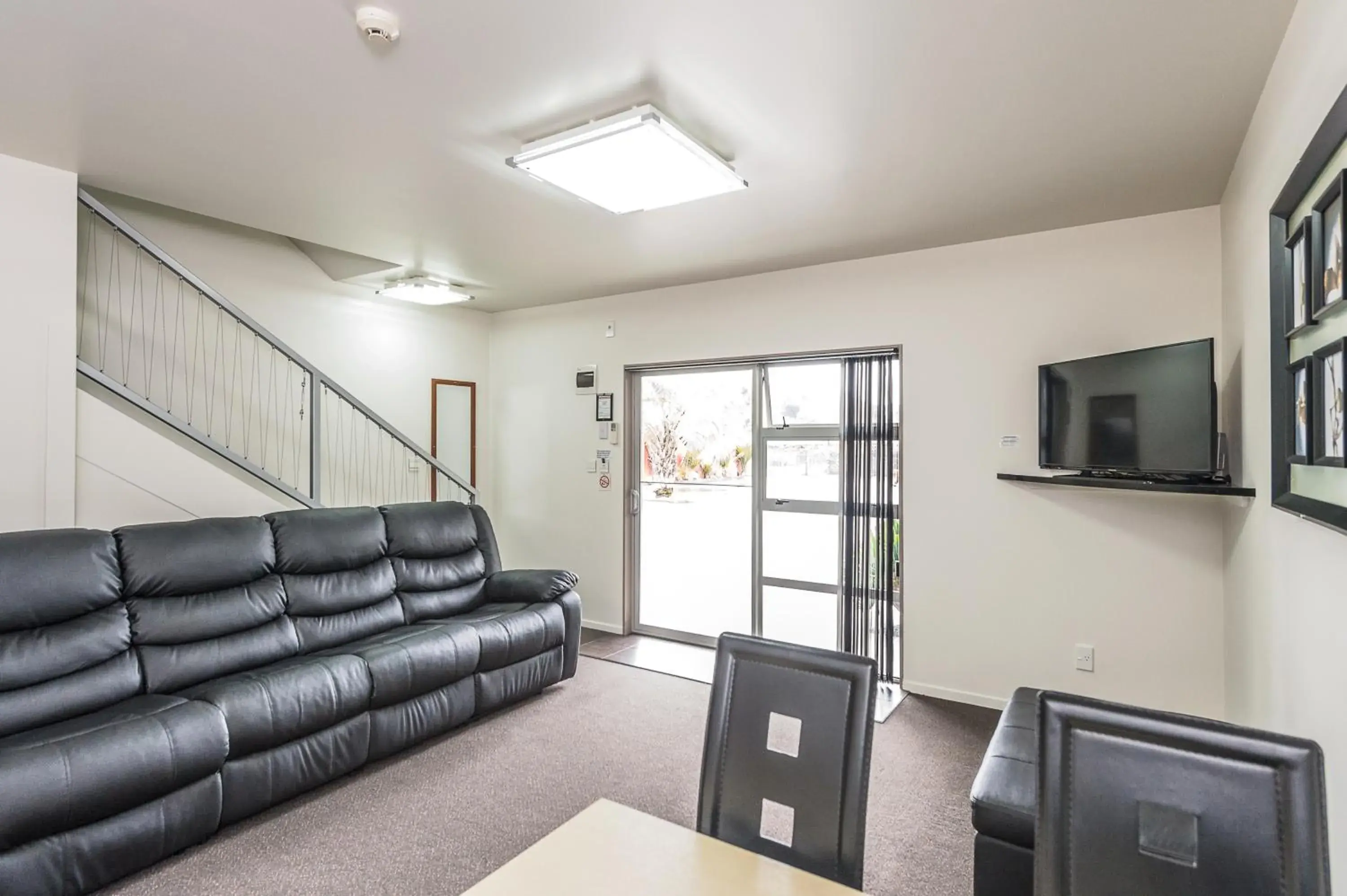 Two-Bedroom Suite in 151 On London Motel & Conference Centre Two-Bedroom Suite in 151 On London Motel & Conference Centre