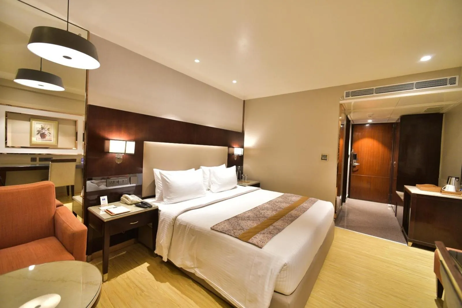 Bedroom, Bed in Citadel Sarovar Portico Bengaluru