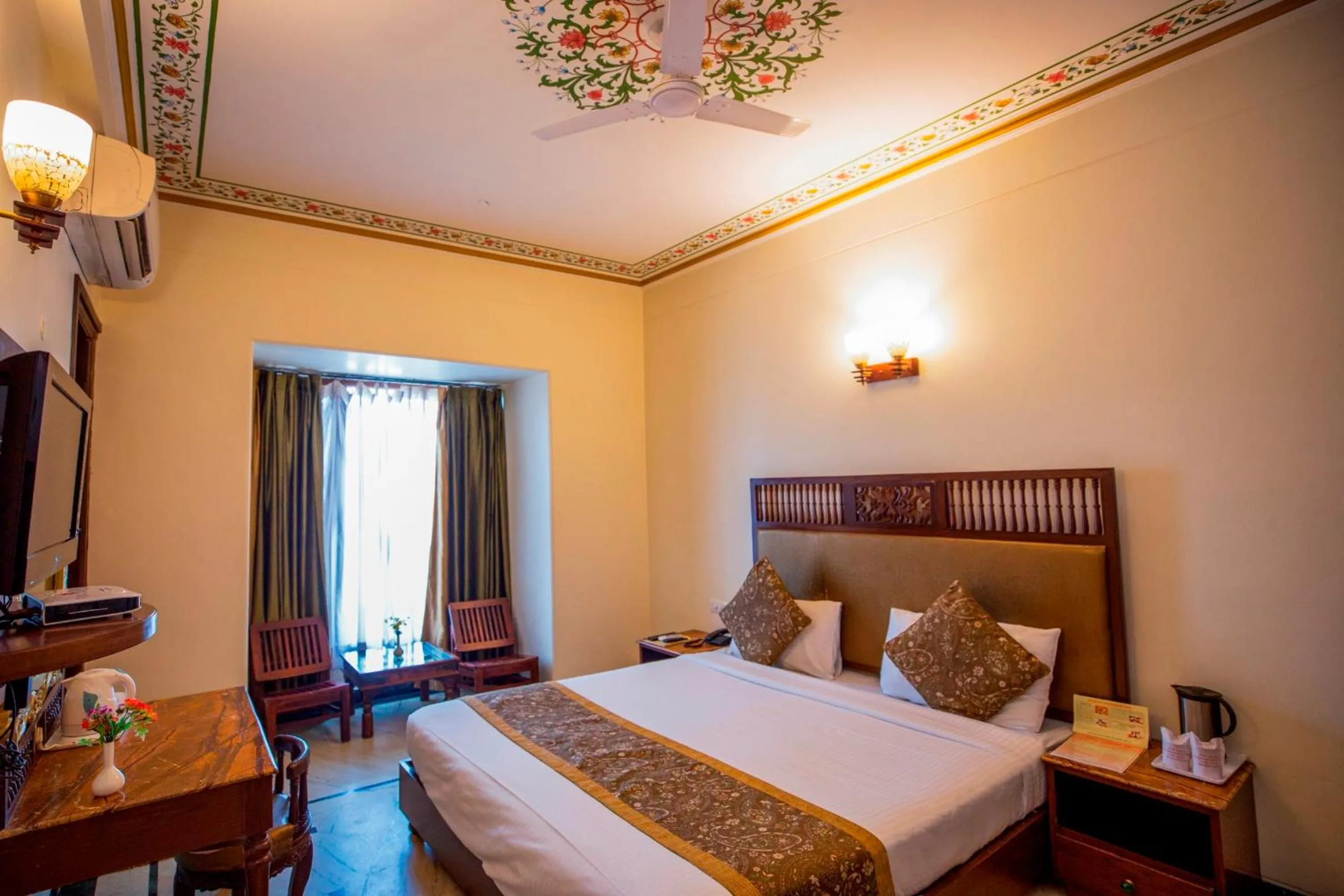 Photo of the whole room, Bed in Nahargarh Haveli-Near Train station Metro