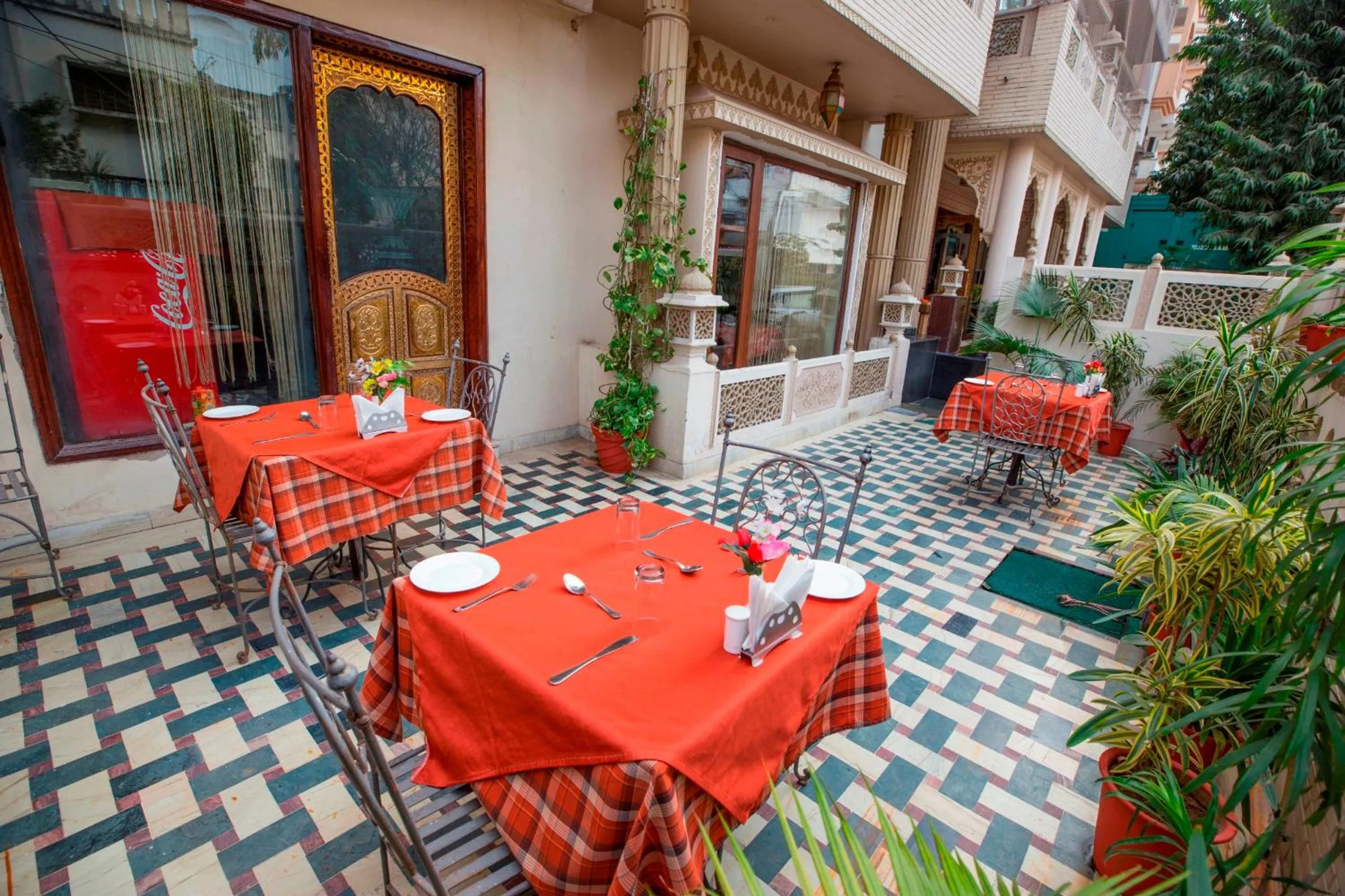 Meals in Nahargarh Haveli-Near Train station Metro