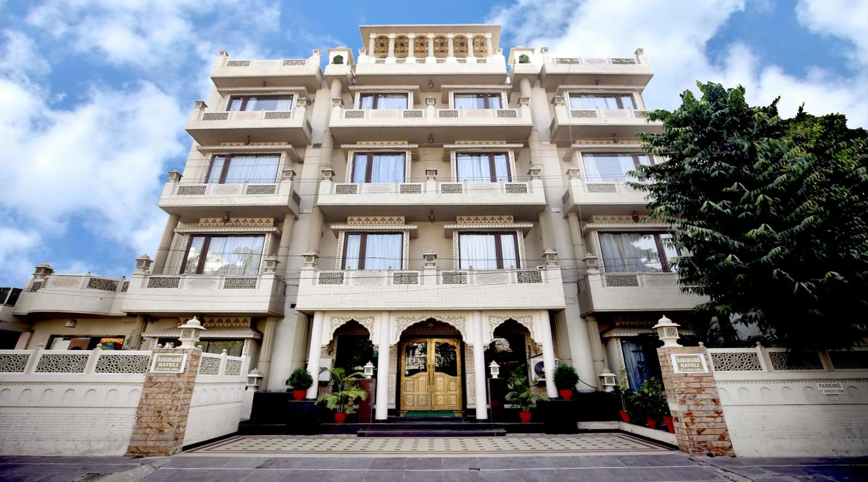 Property building in Nahargarh Haveli-Near Train station Metro