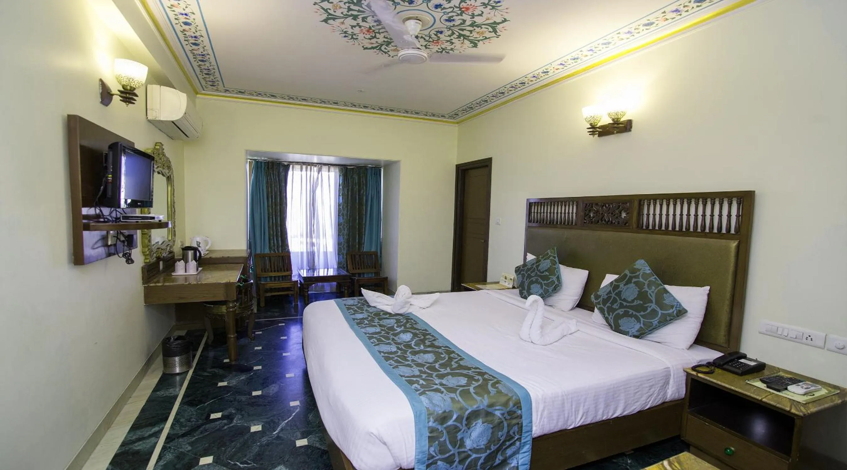 Bedroom, Bed in Nahargarh Haveli-Near Train station Metro