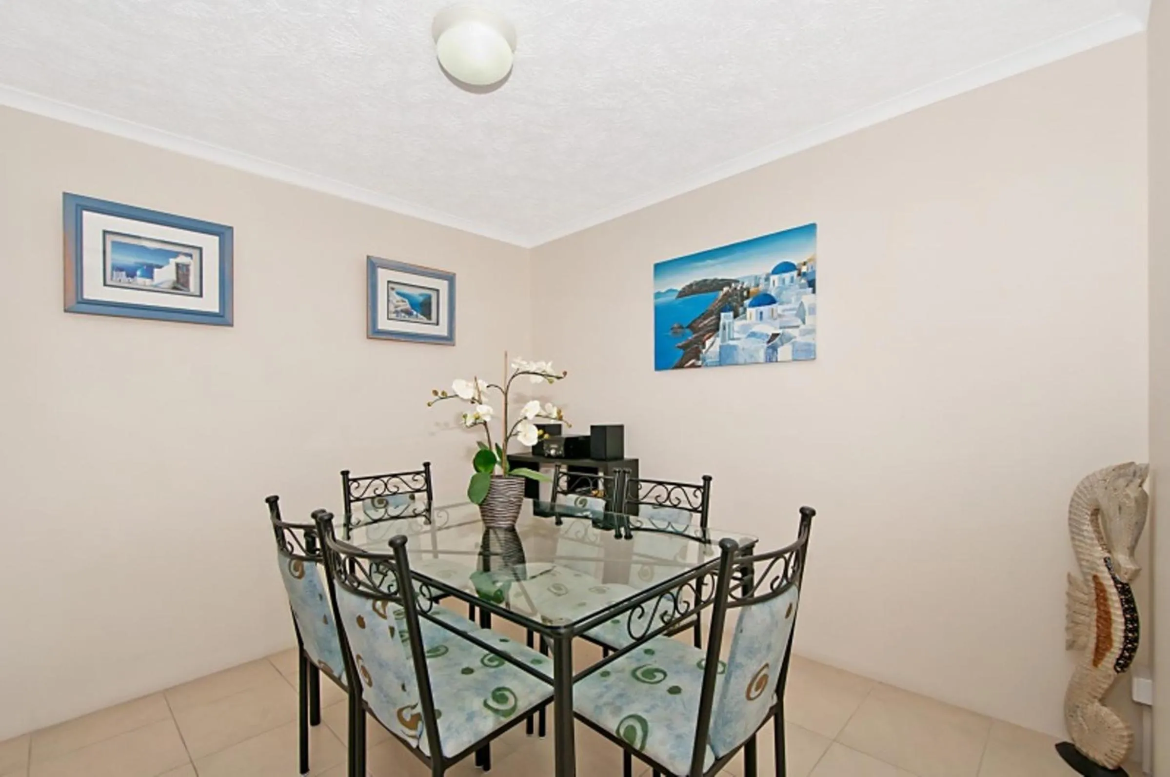 Dining area in Champelli Palms Apartments