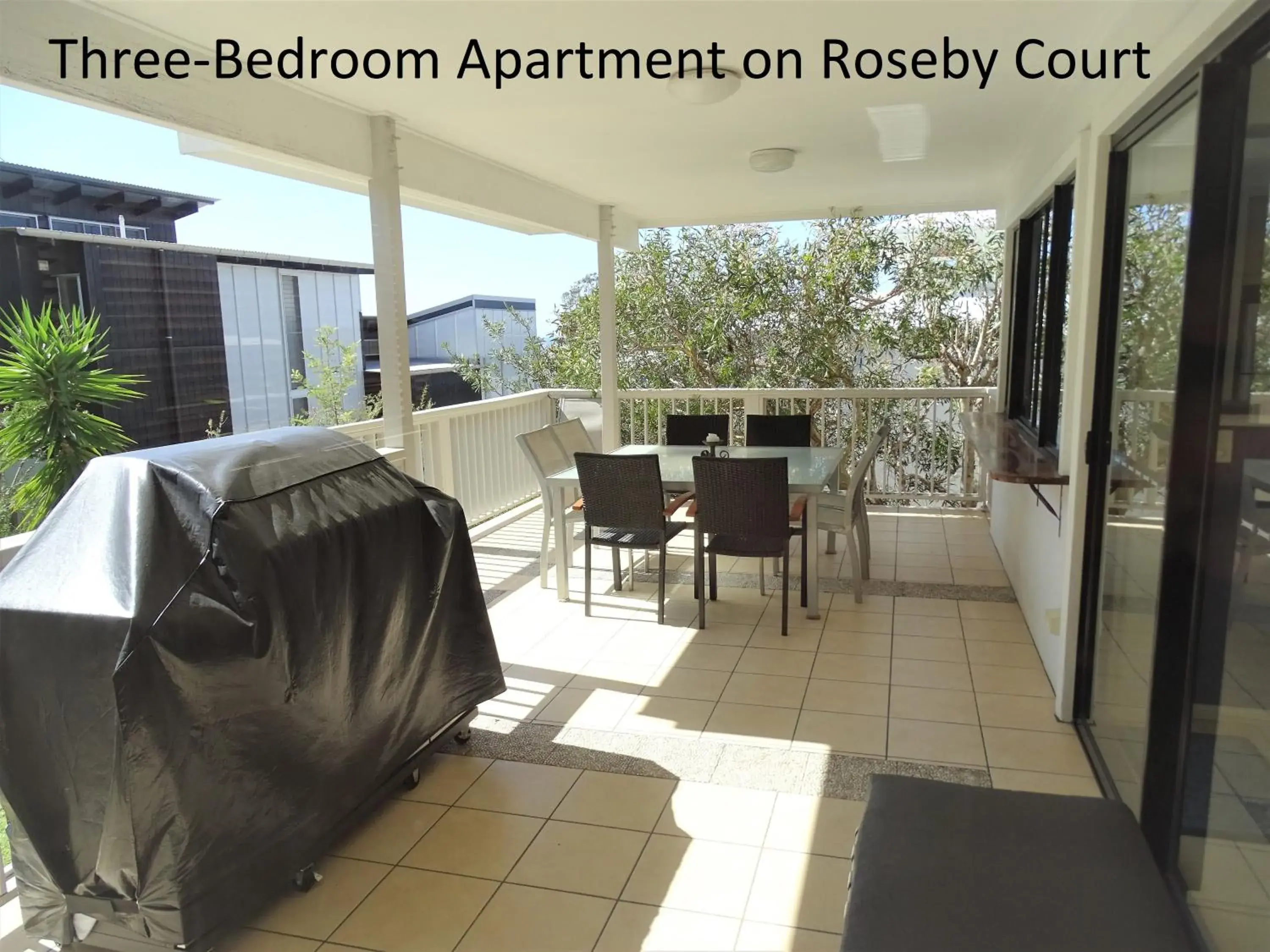 Three-Bedroom Apartment on Roseby Court in Pandanus Palms Holiday Resort Three-Bedroom Apartment on Roseby Court in Pandanus Palms Holiday Resort