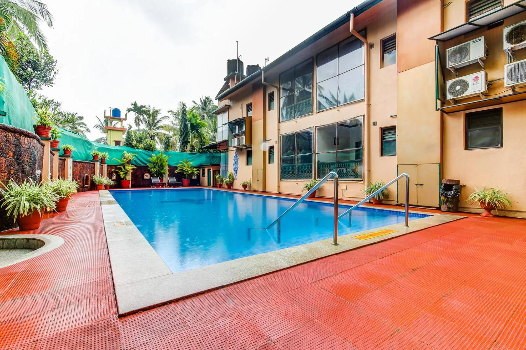 Swimming pool in Casa Severina