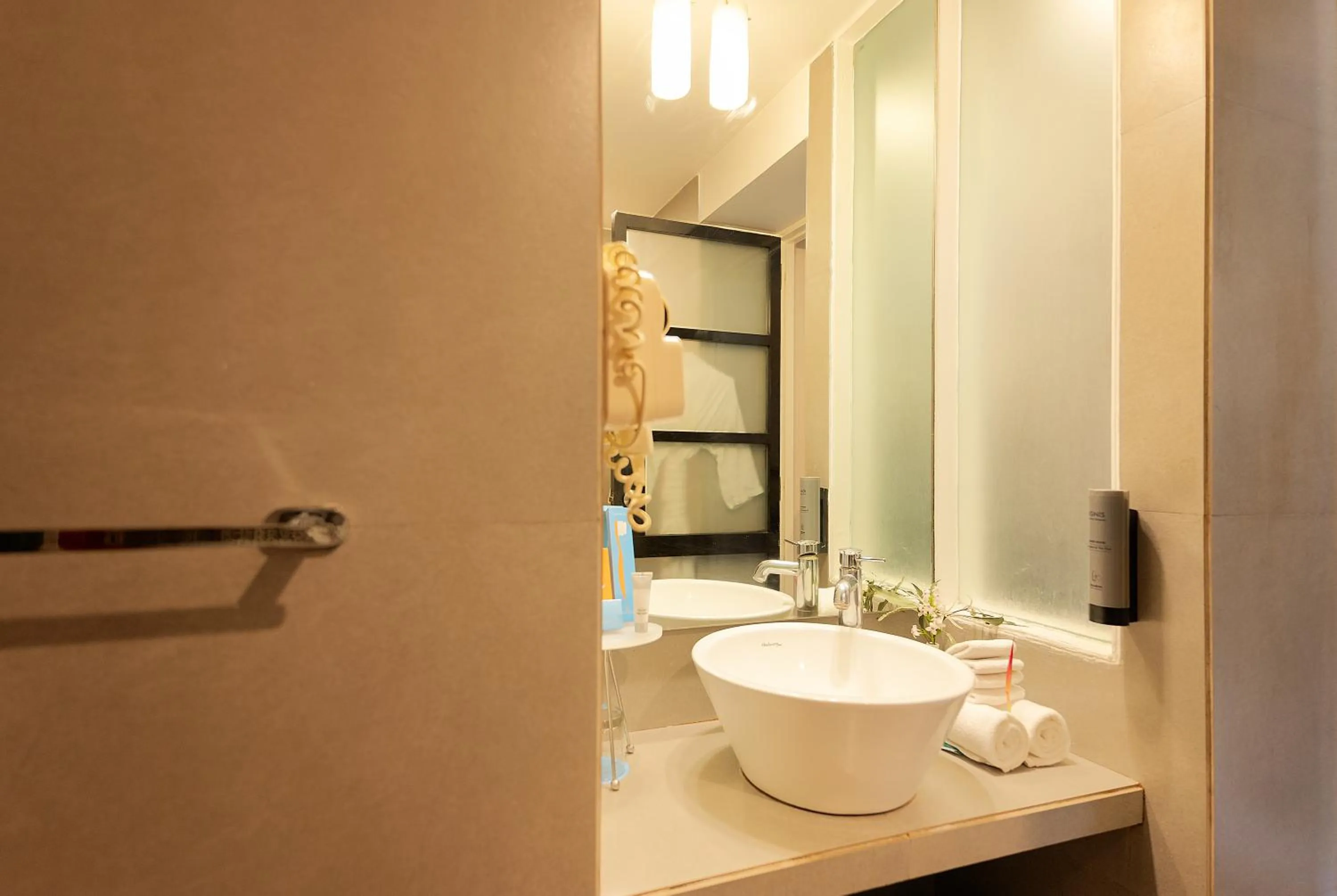 Shower in Whispering Palms Beach Resort