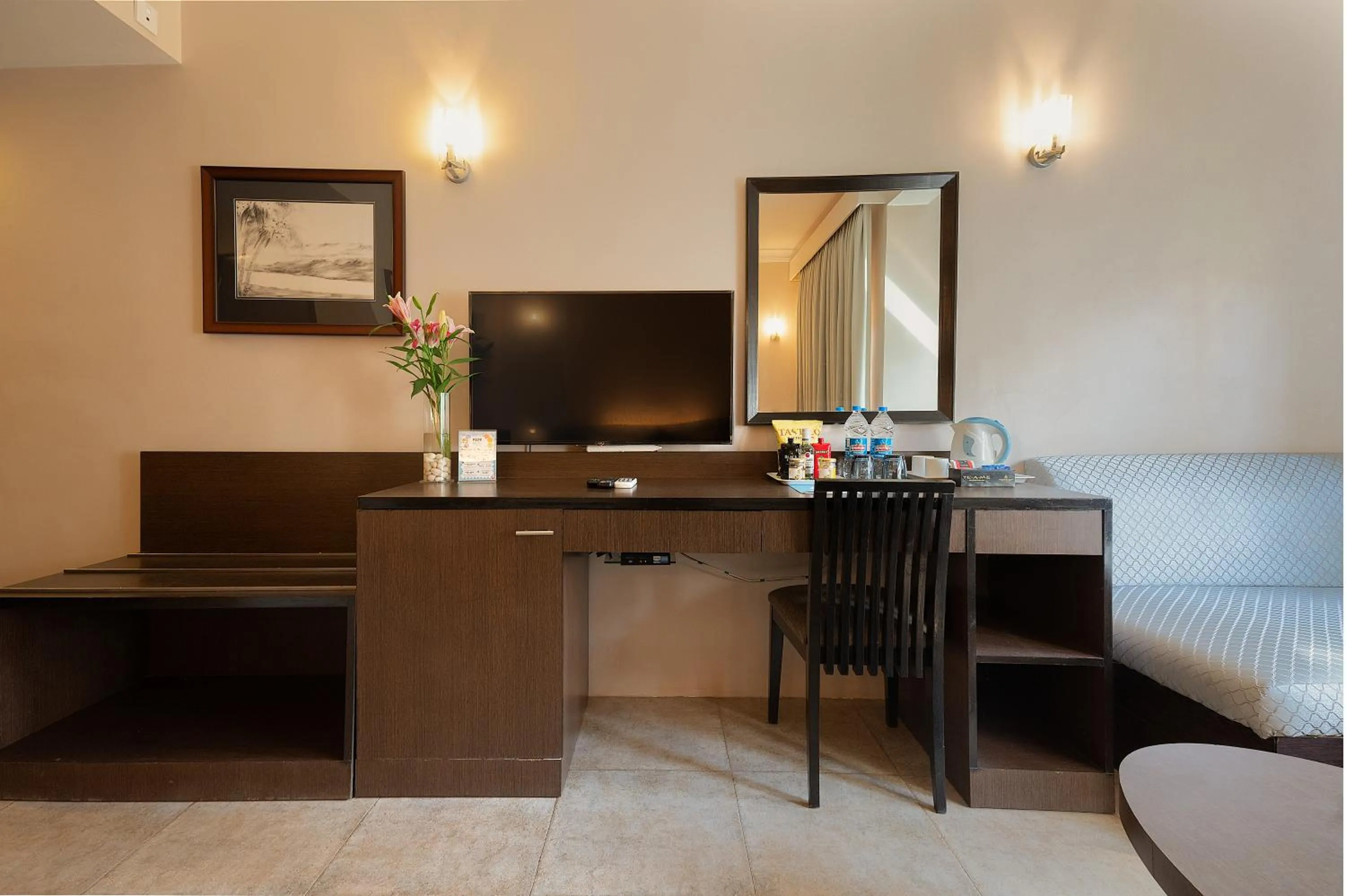 TV and multimedia in Whispering Palms Beach Resort