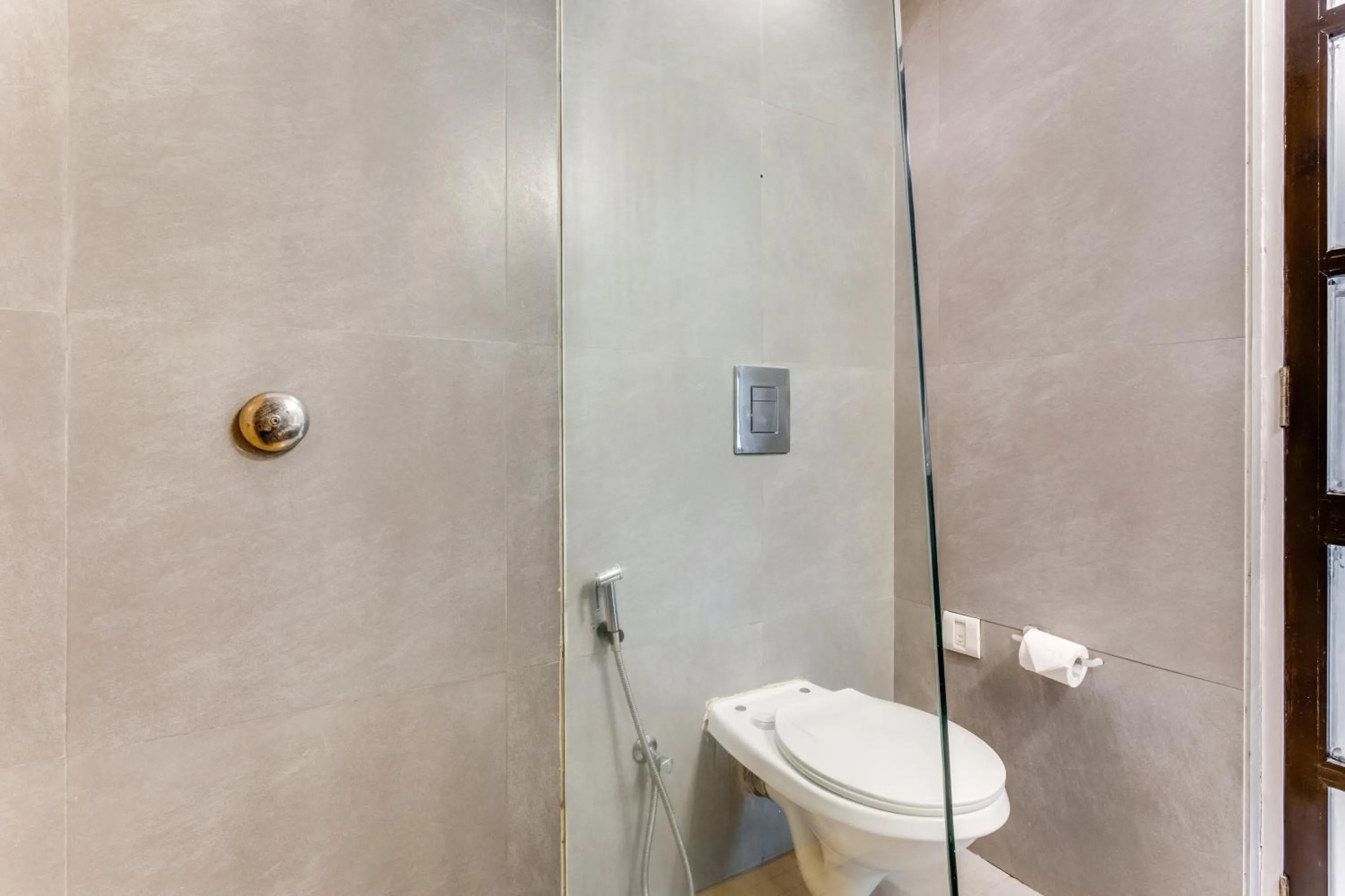 Shower in Whispering Palms Beach Resort