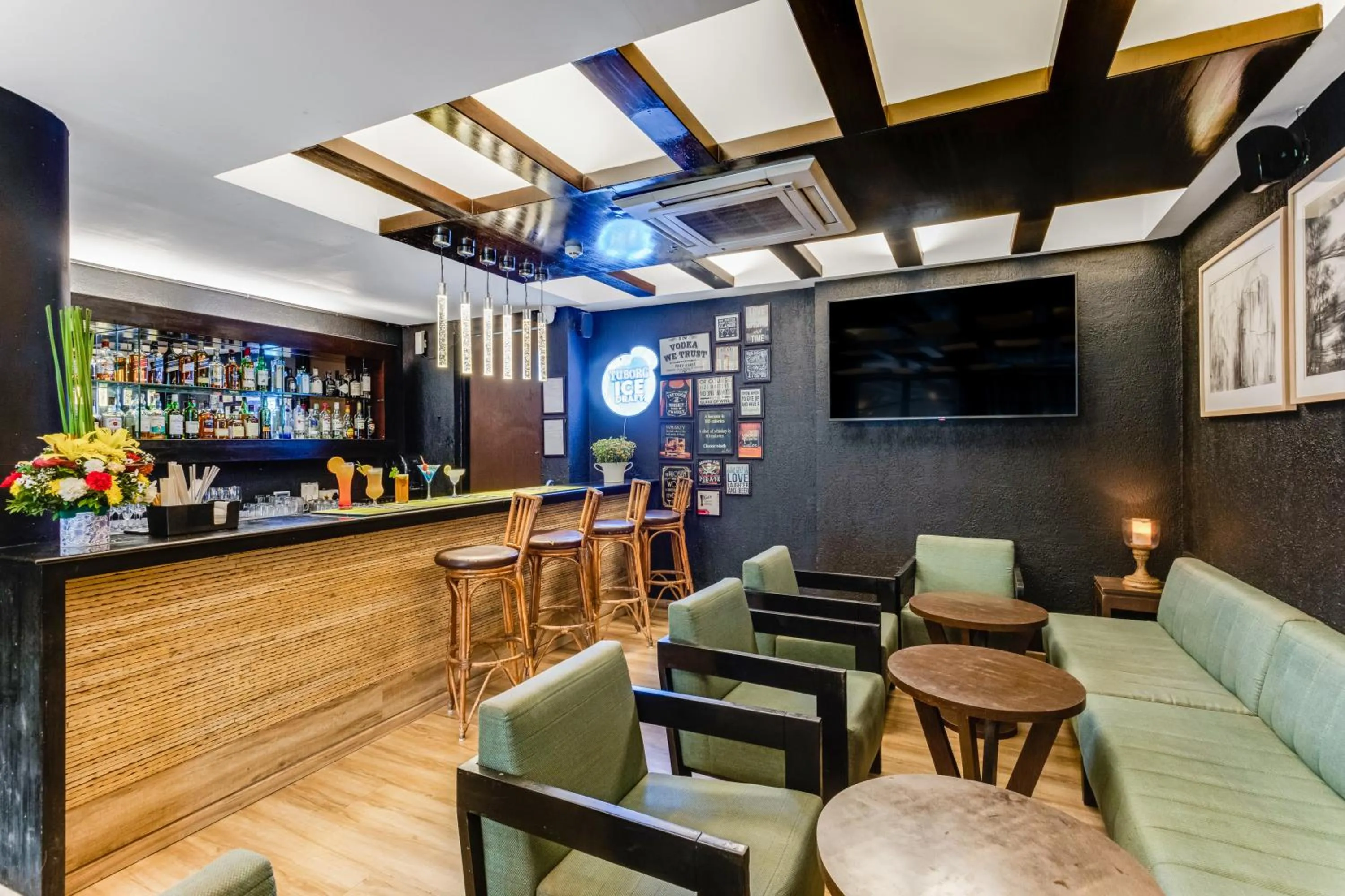 TV and multimedia in Whispering Palms Beach Resort