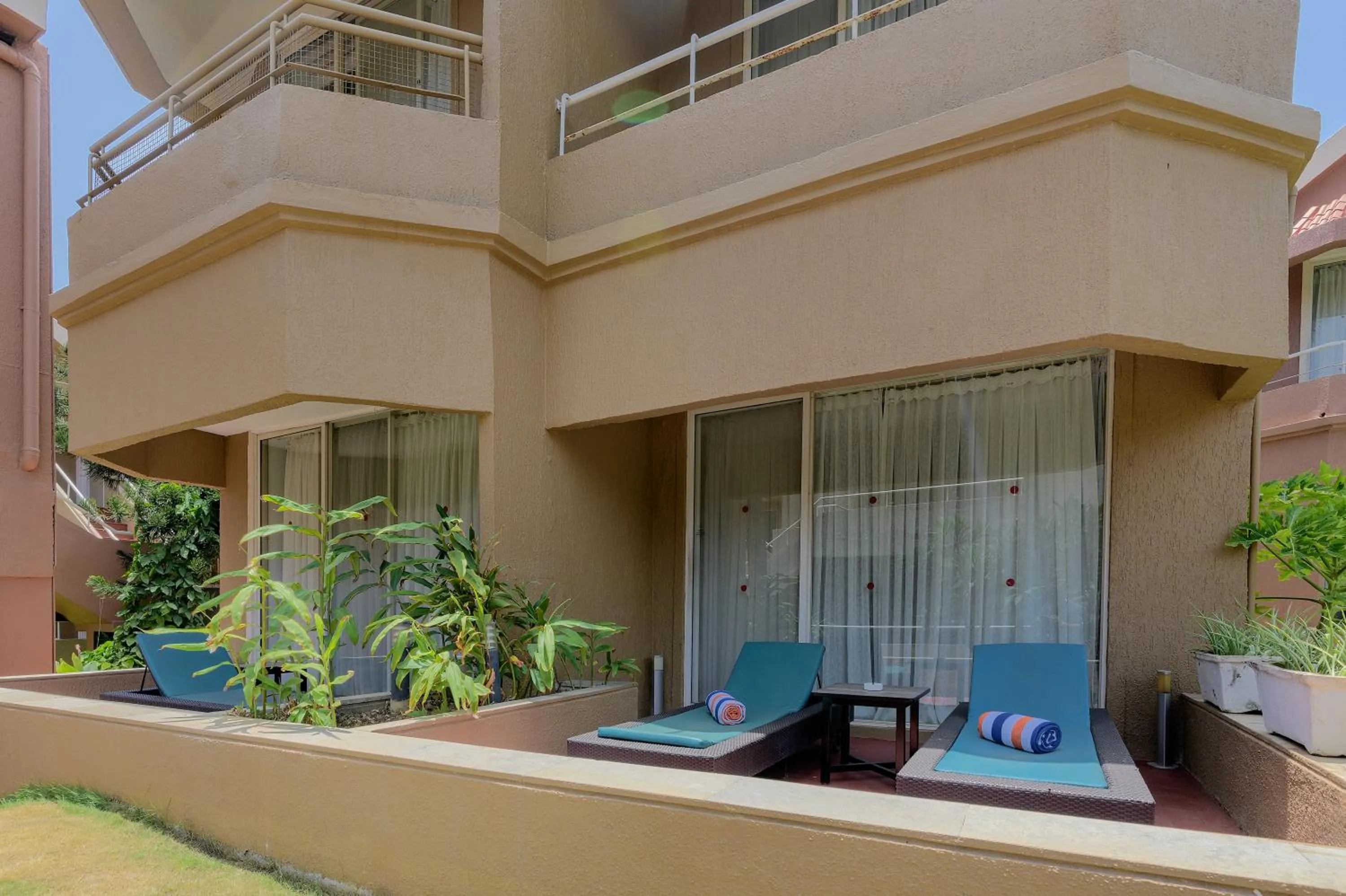 Property building in Whispering Palms Beach Resort