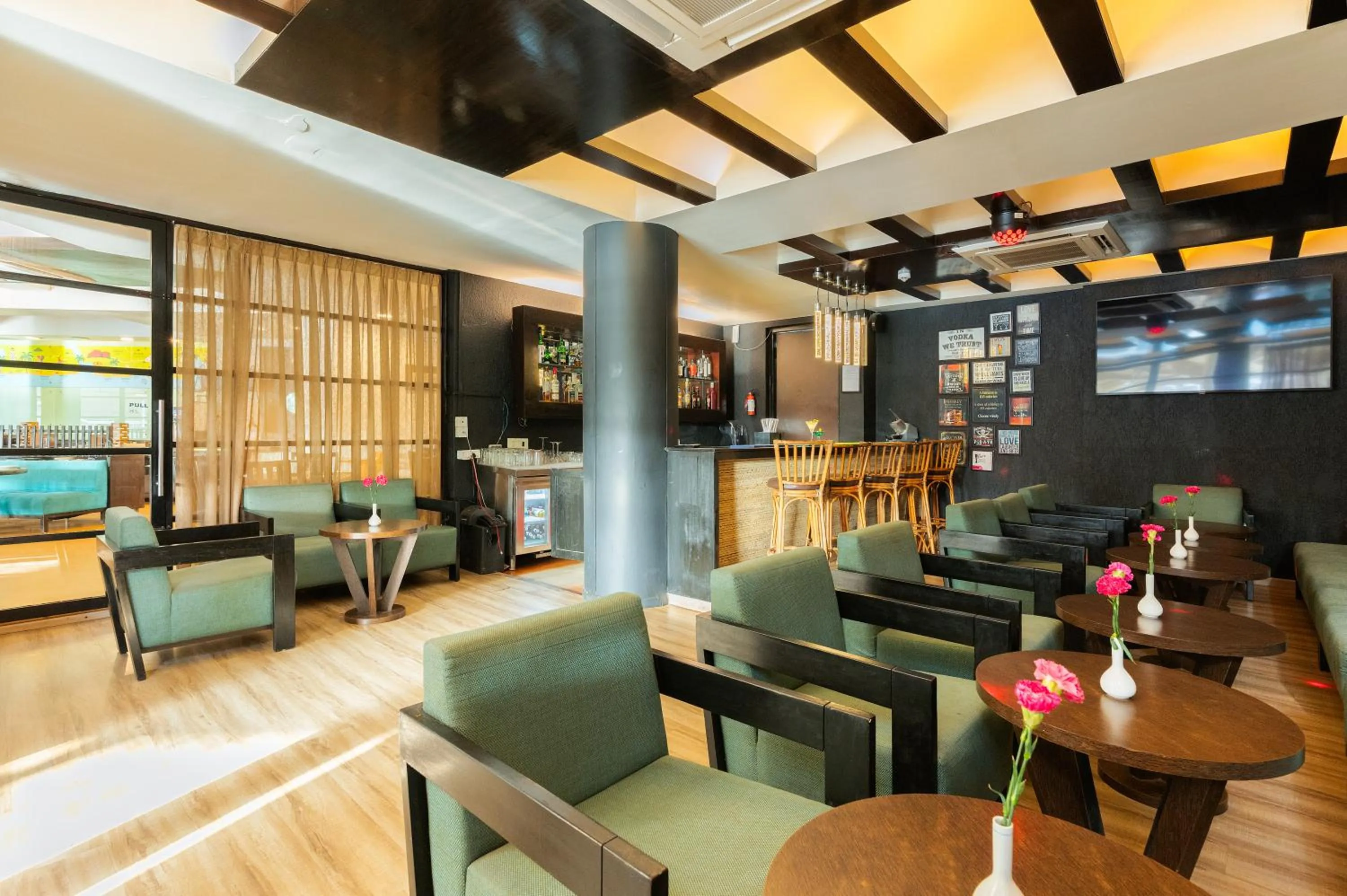 Restaurant/places to eat in Whispering Palms Beach Resort