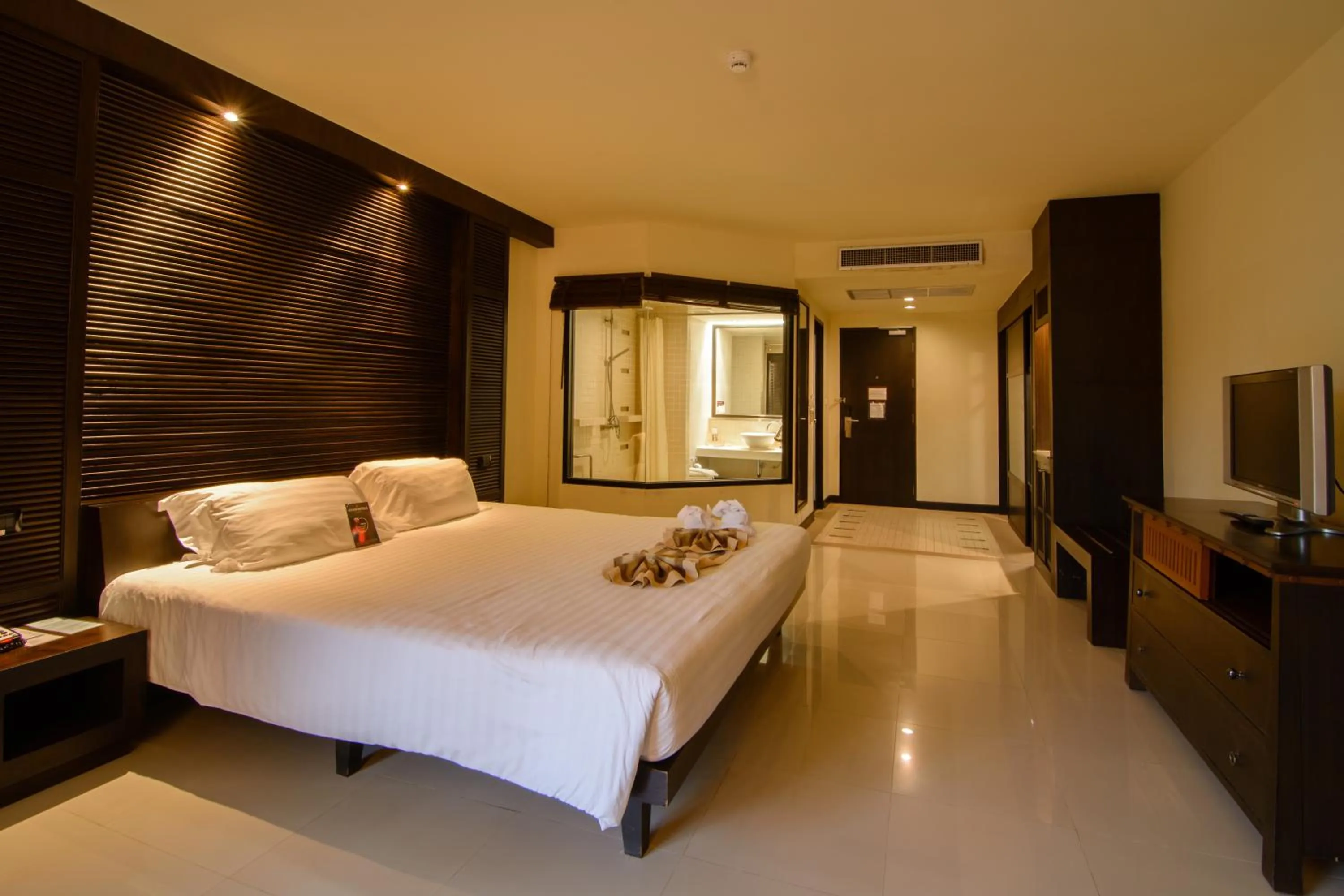 Bed in The Nouveau Chumphon Beach Resort And Golf