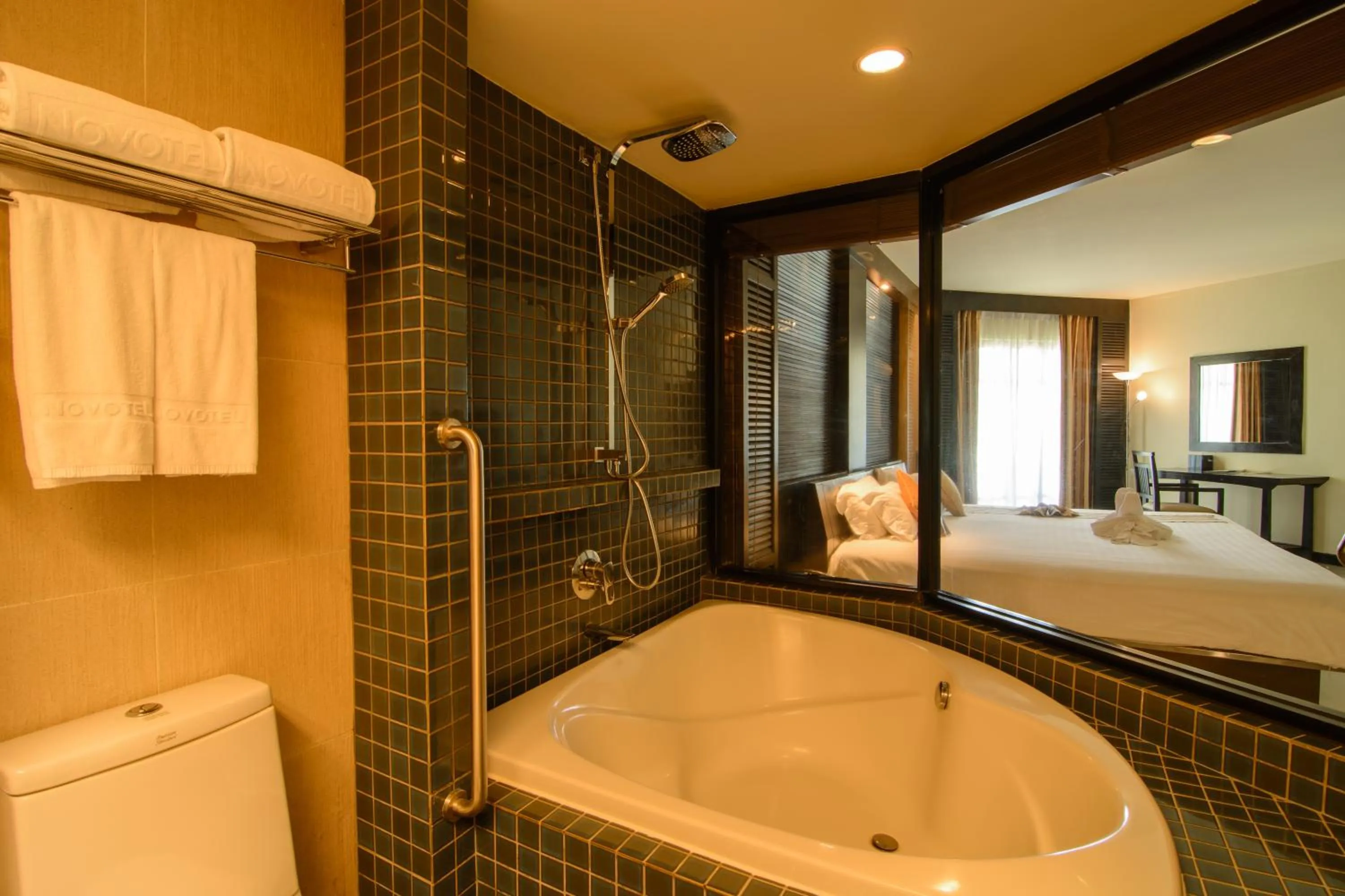 Bed in The Nouveau Chumphon Beach Resort And Golf