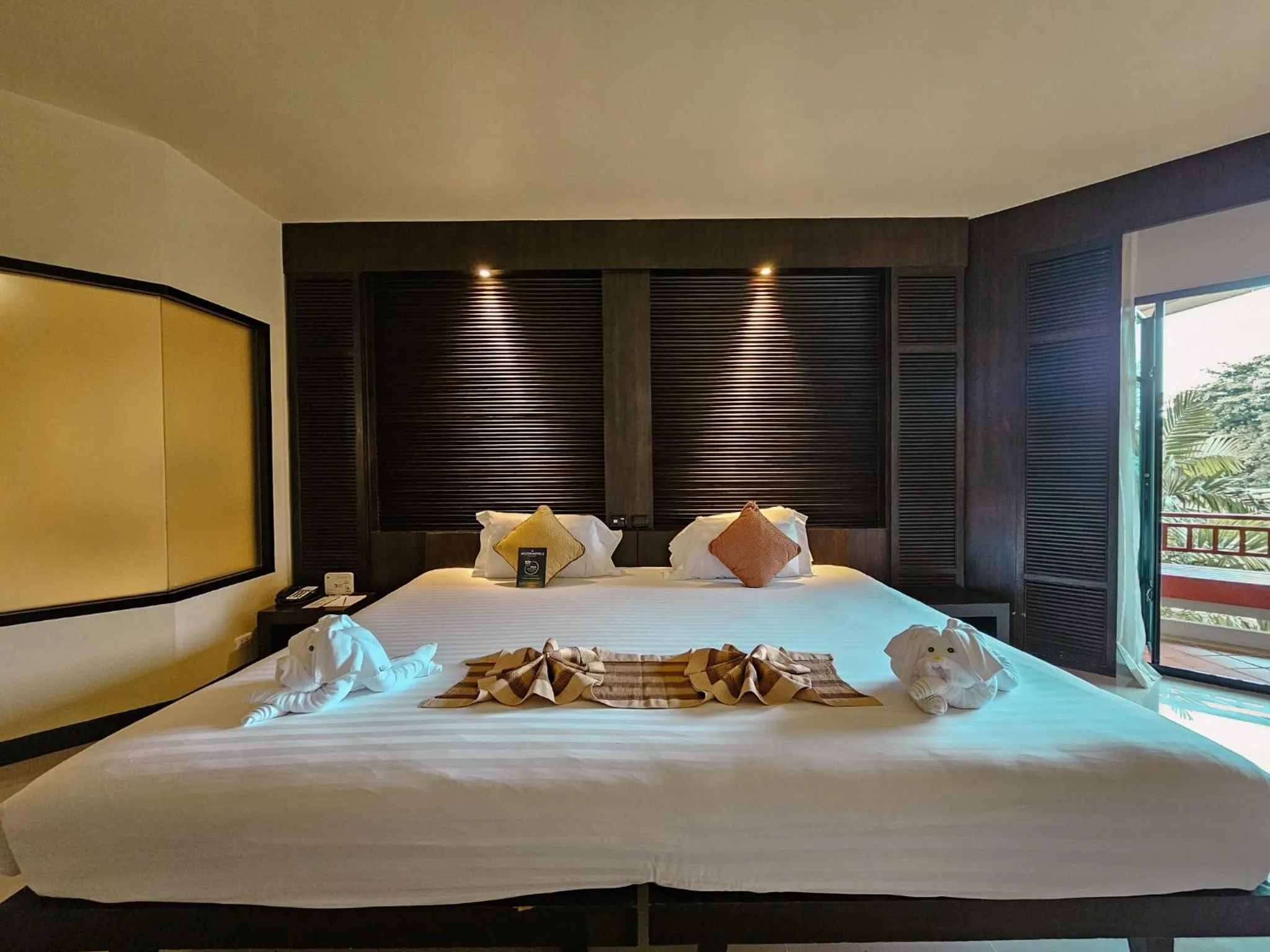 Bed in The Nouveau Chumphon Beach Resort And Golf