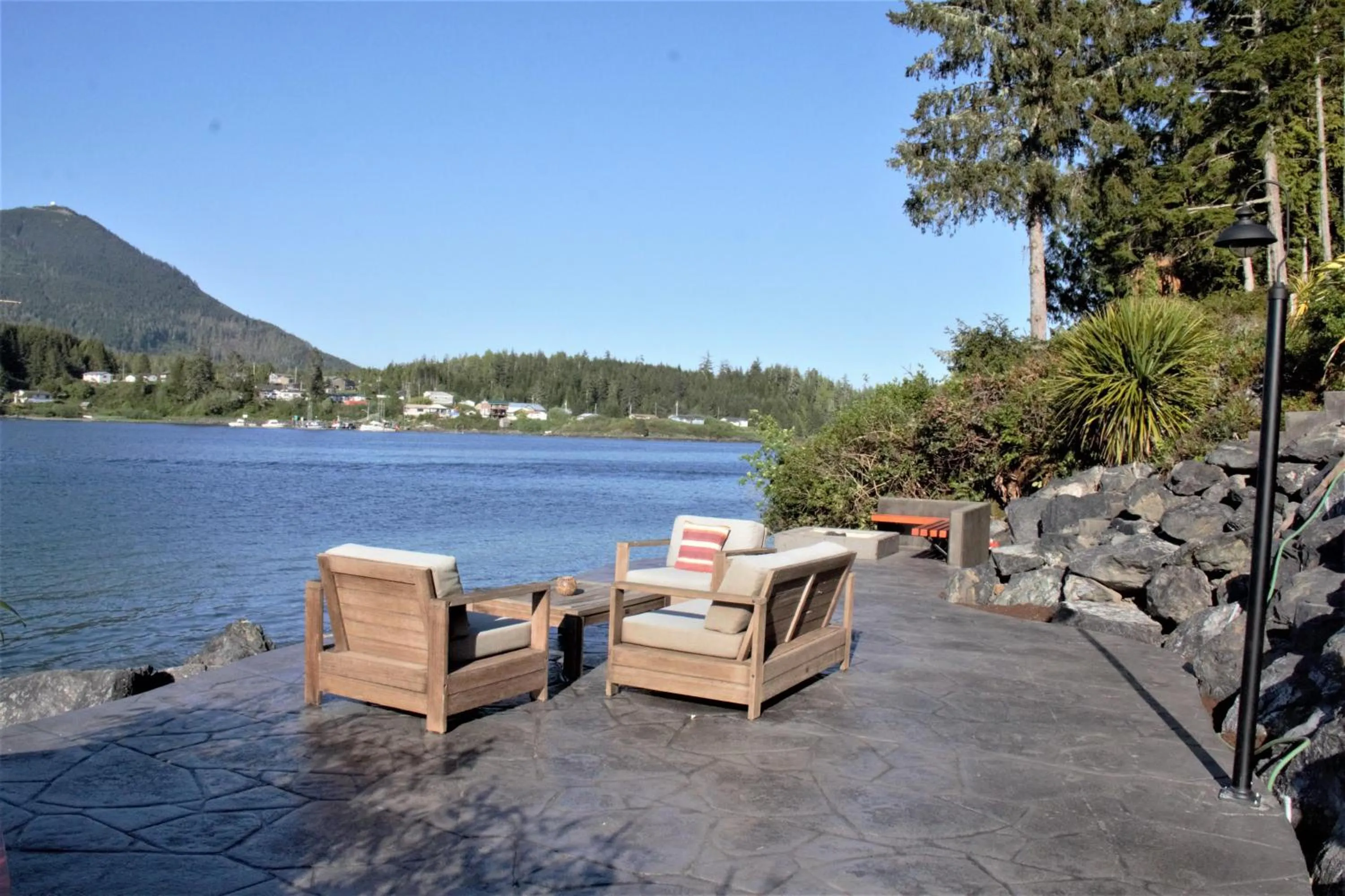 Property building in Beautiful Oceanfront Cabin With Hot Tub! - Gww