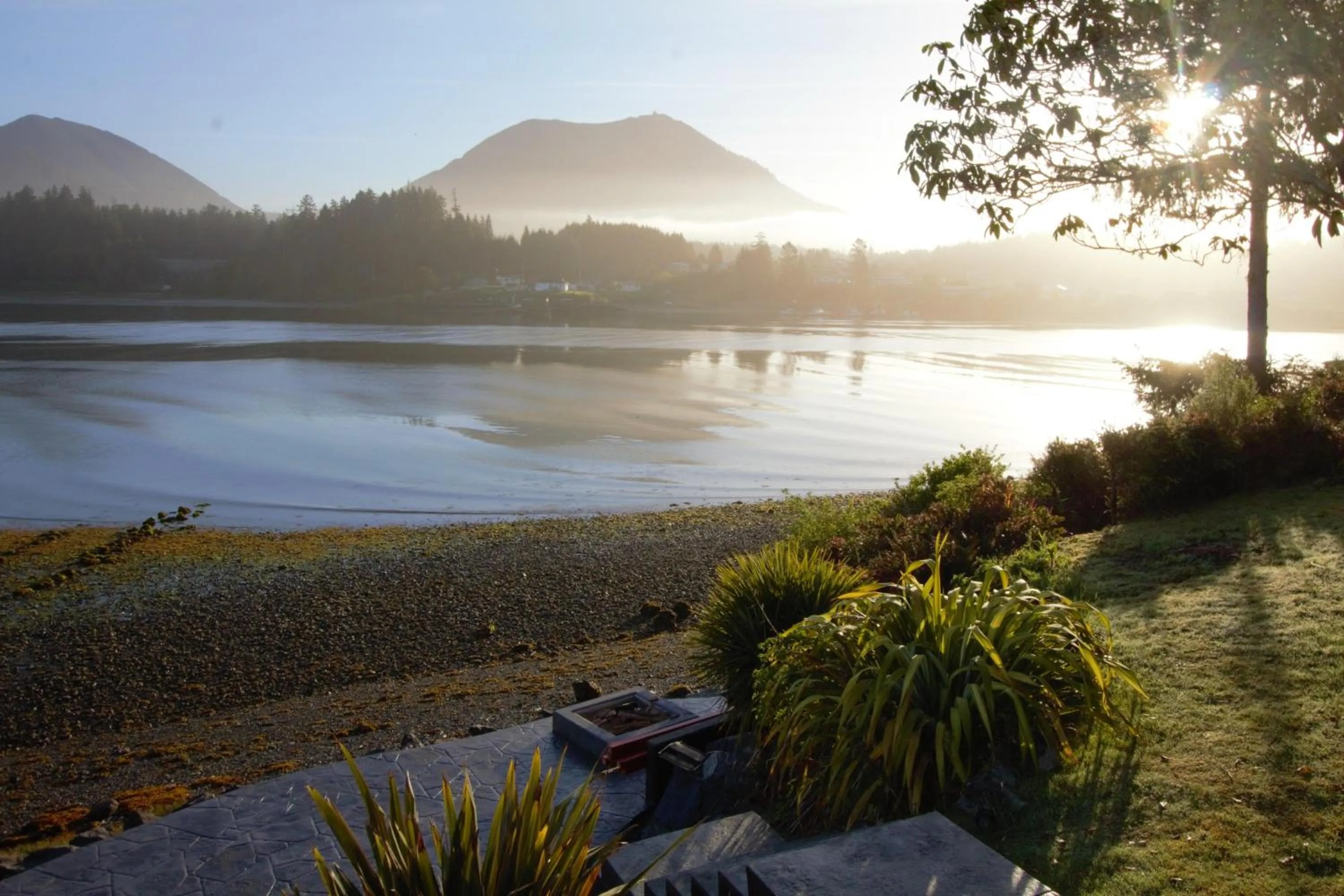 Property building in Beautiful Oceanfront Cabin With Hot Tub! - Gww