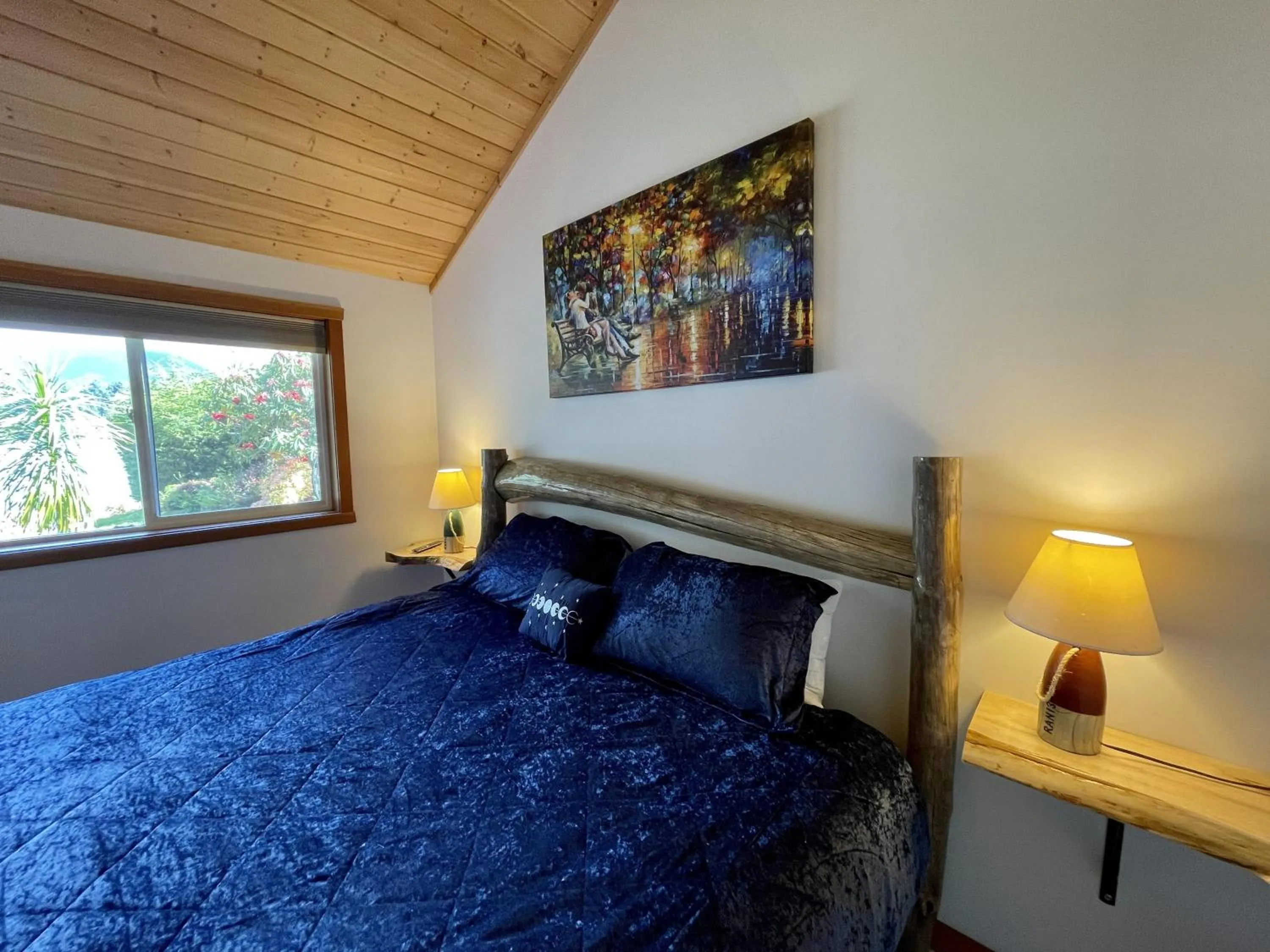 Property building, Bed in Gone with the Wind Cabin by Natural Elements