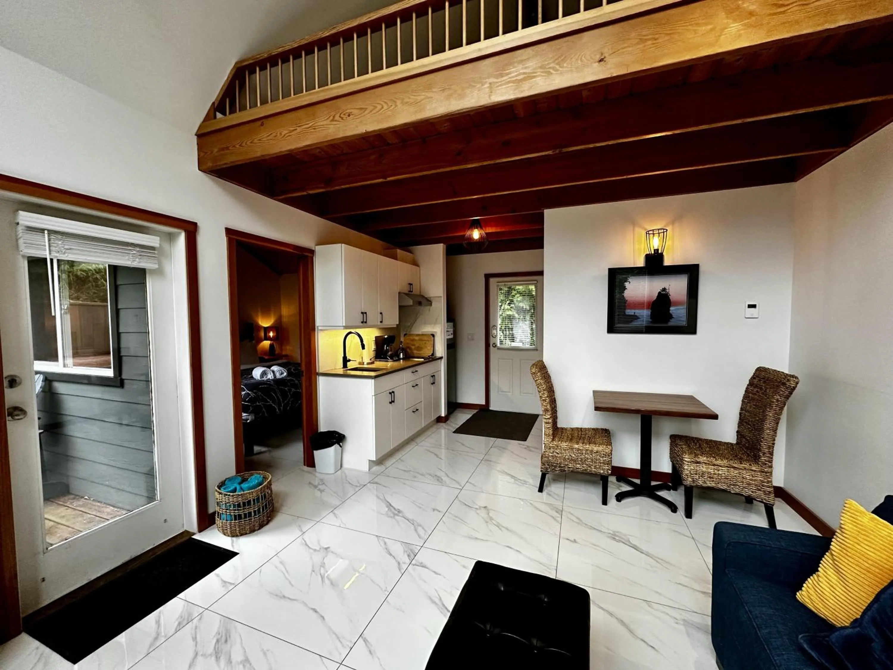 Property building in Beautiful Oceanfront Cabin With Hot Tub! - Gww