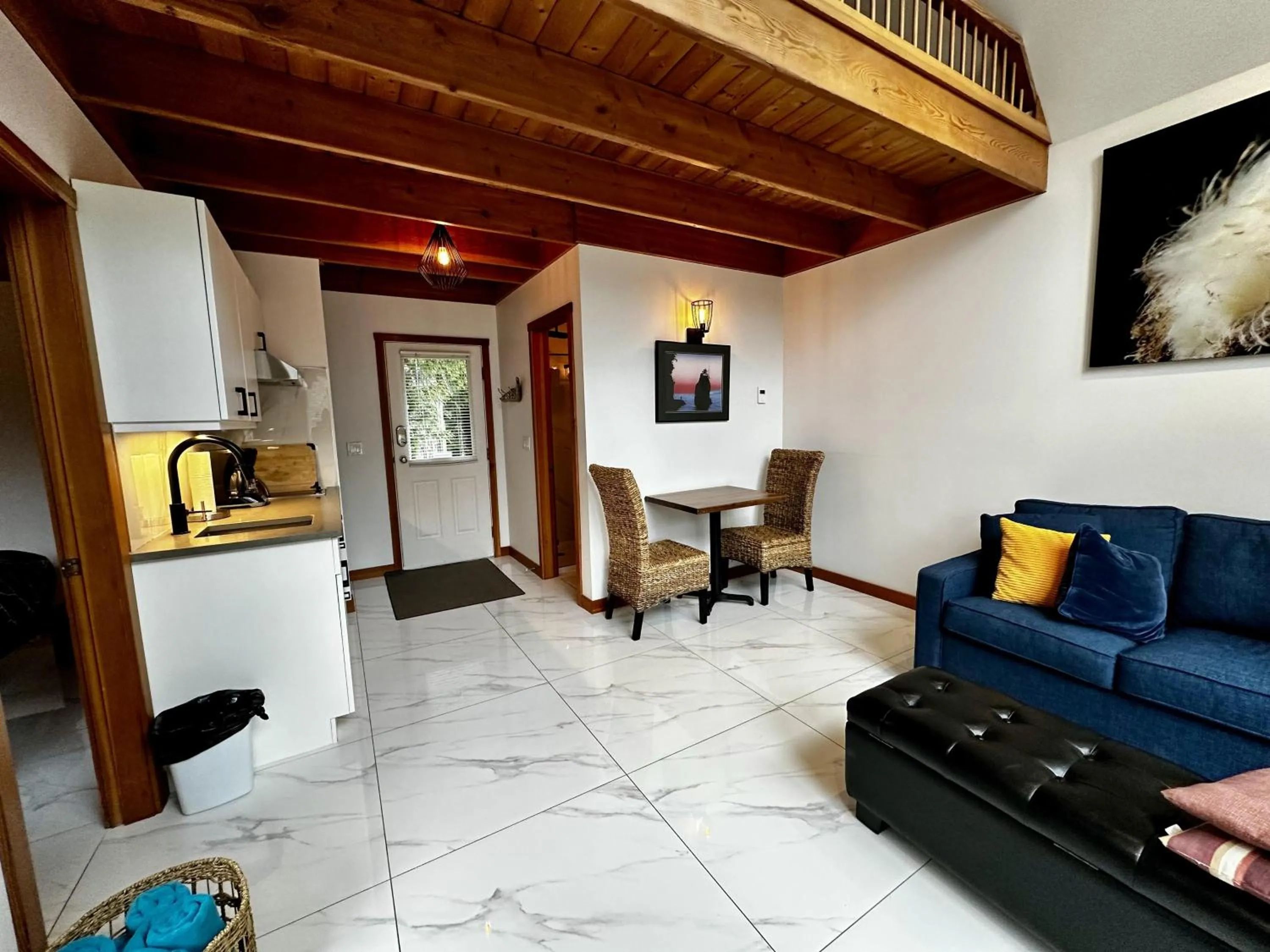 Property building in Beautiful Oceanfront Cabin With Hot Tub! - Gww