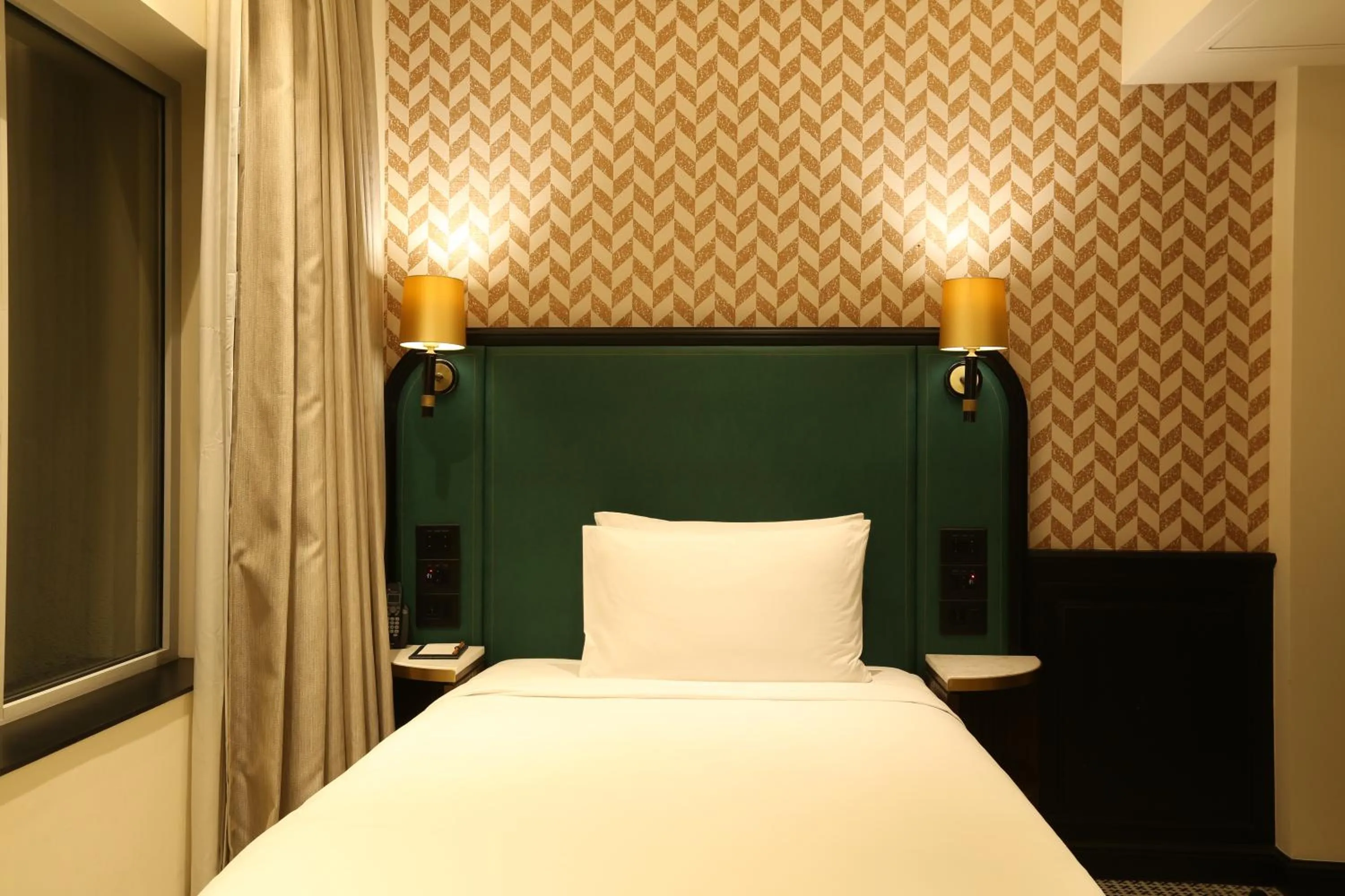 Bed in The Connaught, New Delhi- IHCL SeleQtions