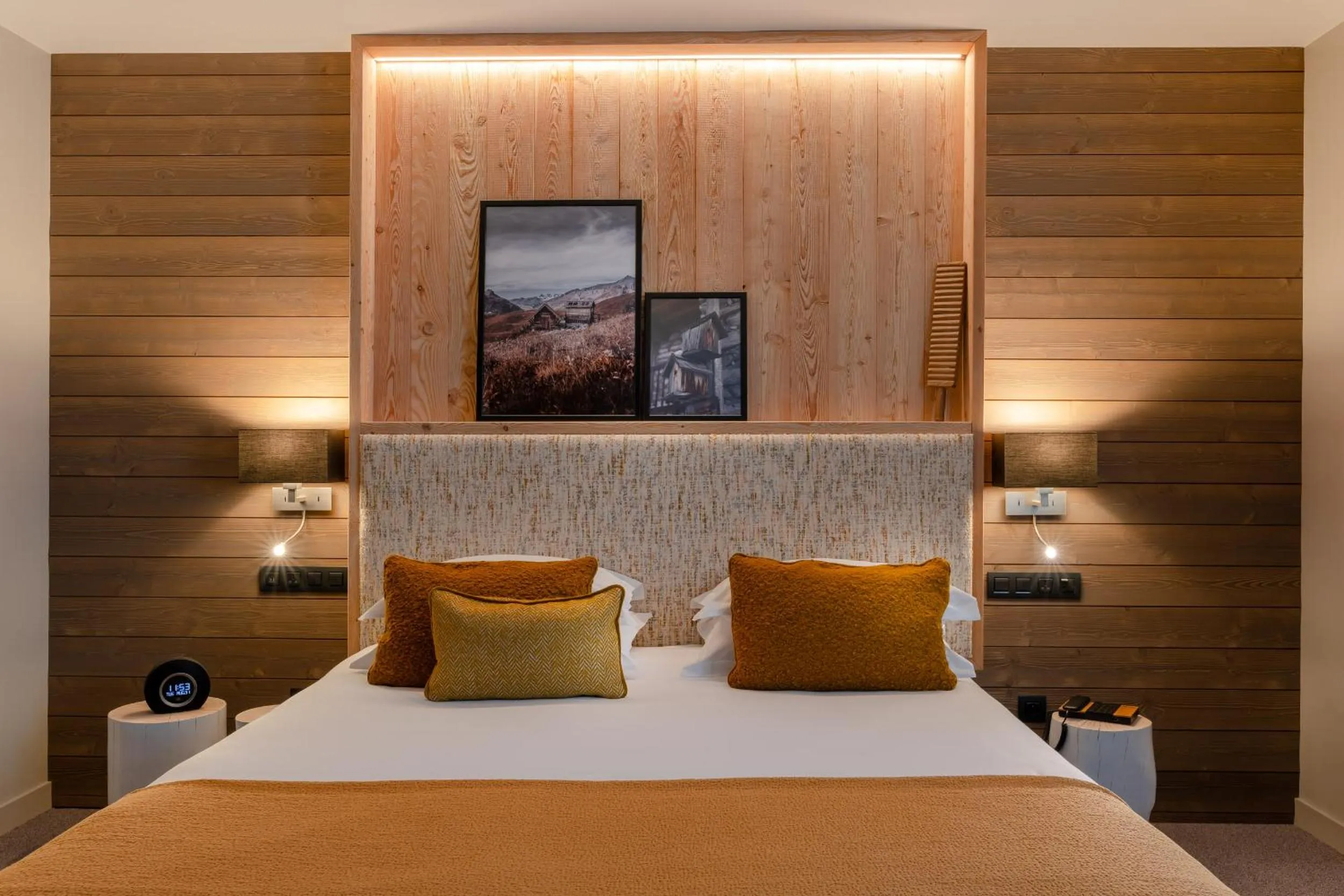 Bed in ILY Hotels & Spa La Rosiere