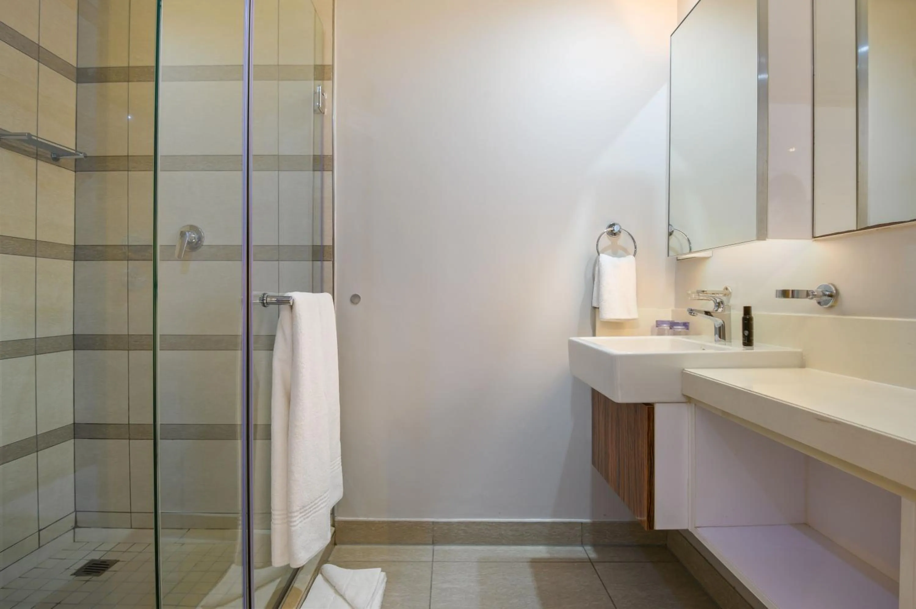 Bathroom in The Capital Pearls Hotel