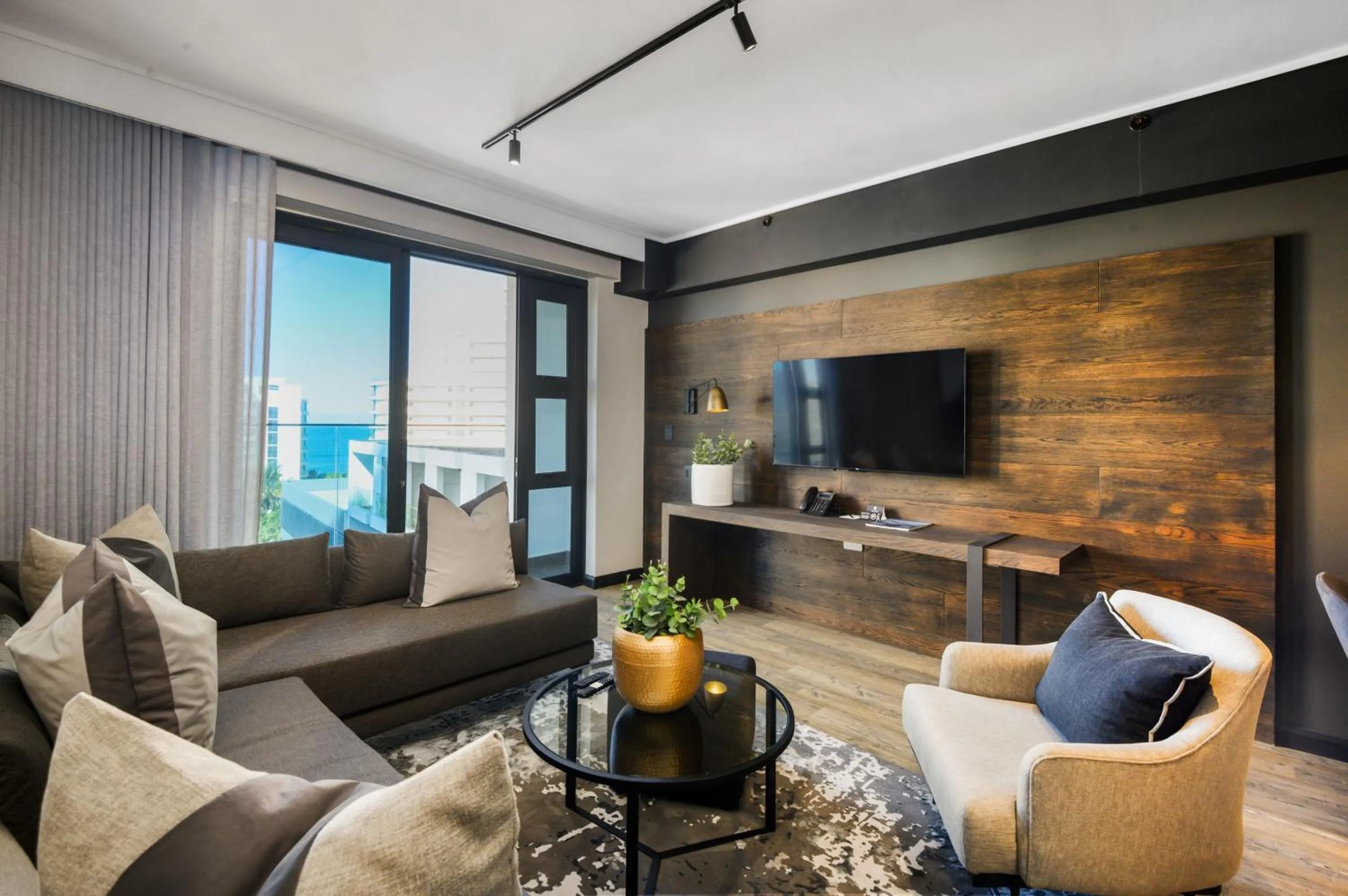 TV and multimedia in The Capital Pearls Hotel