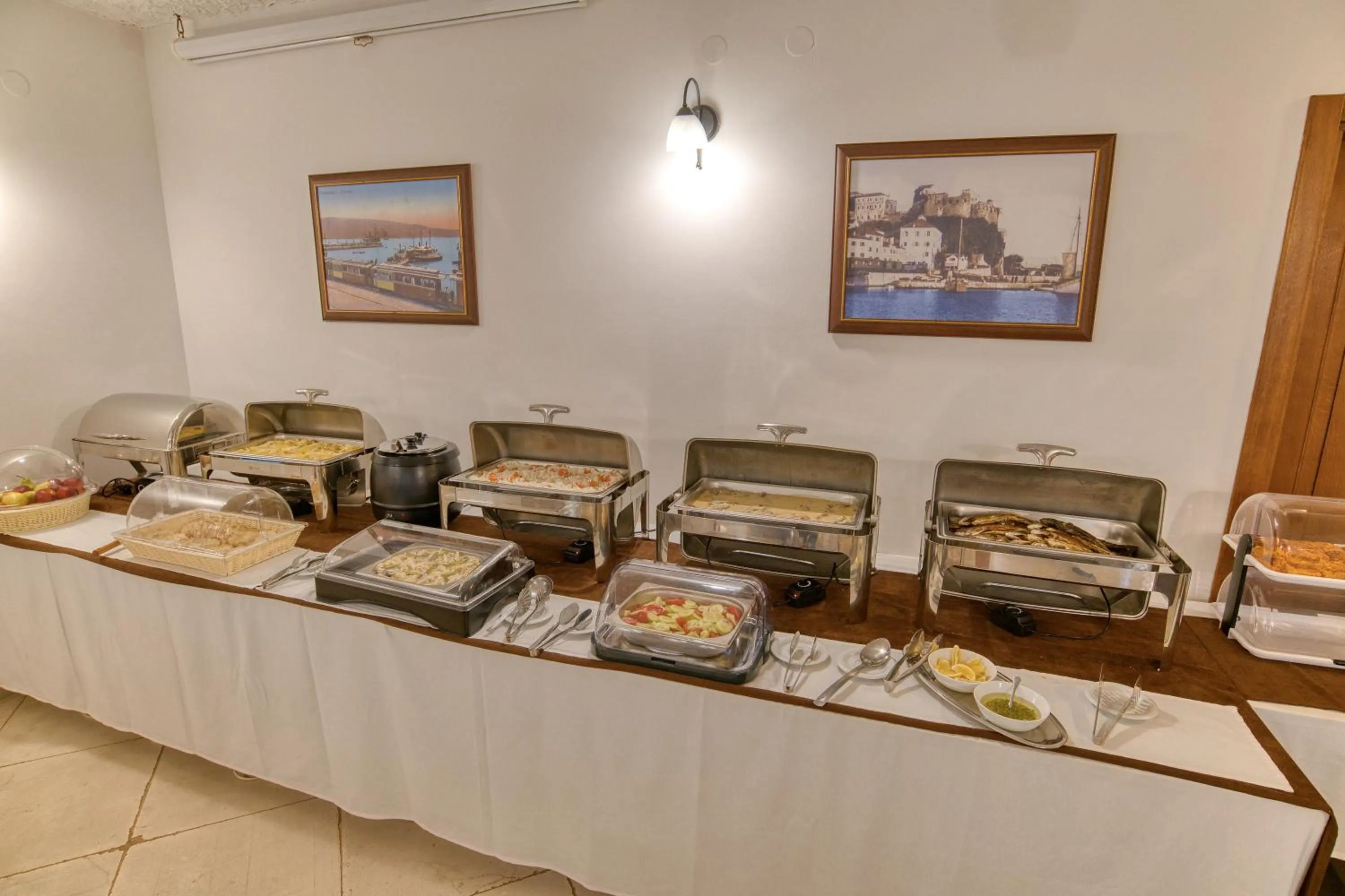 Restaurant/places to eat in Garni Hotel Milica