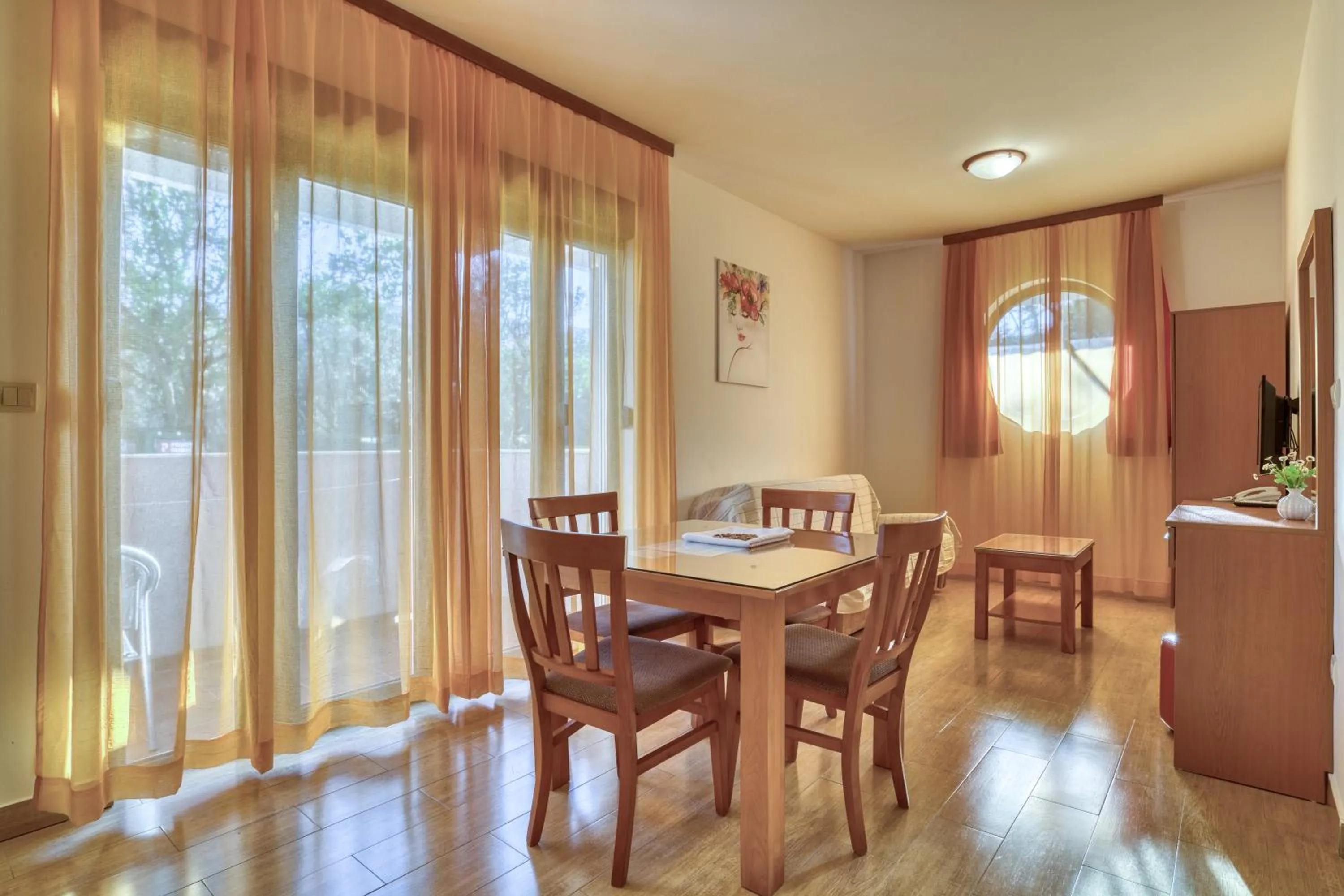 Deluxe One-Bedroom Apartment with Terrace in Garni Hotel Milica