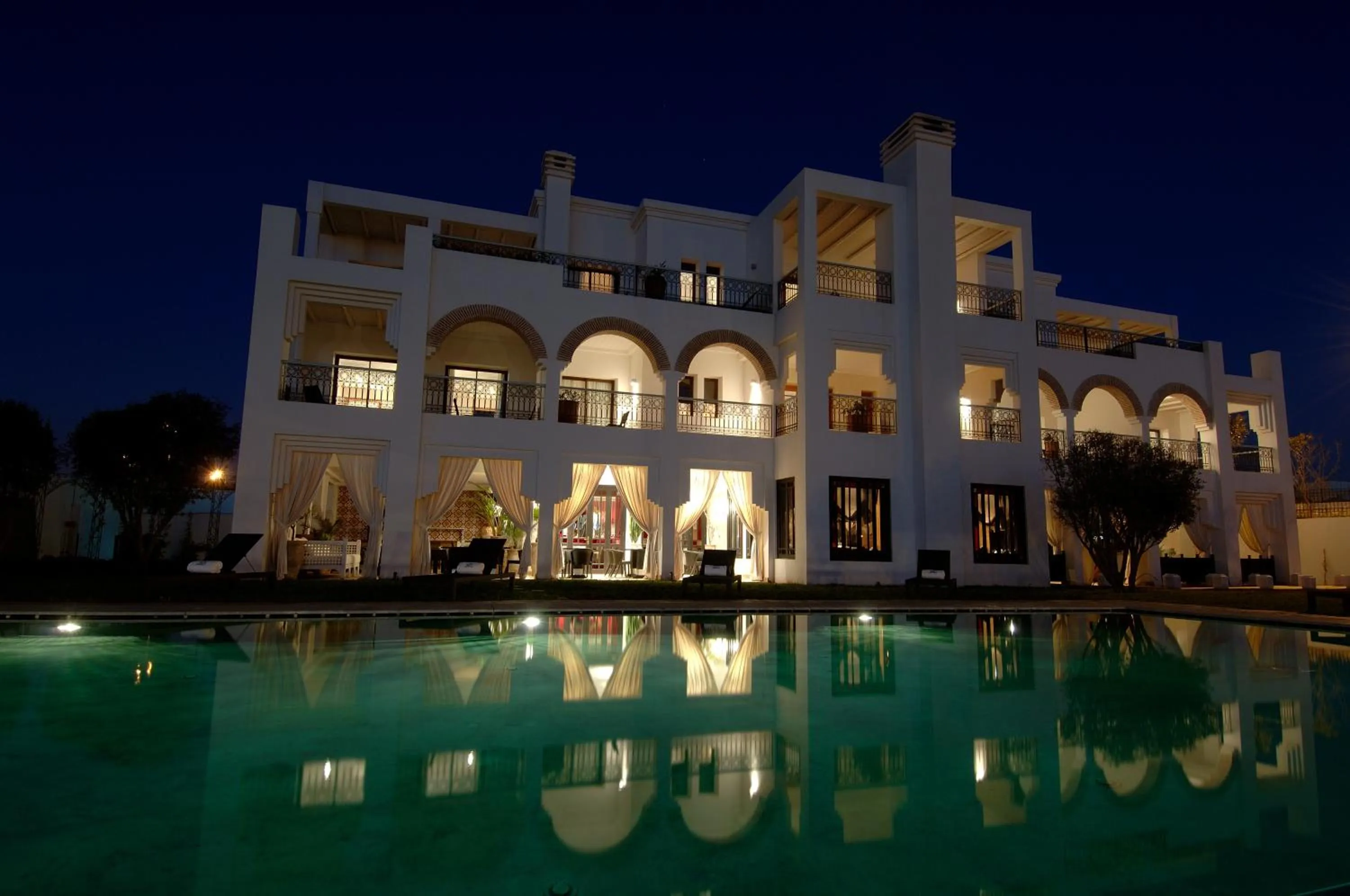 Property building in Le Riad Villa Blanche