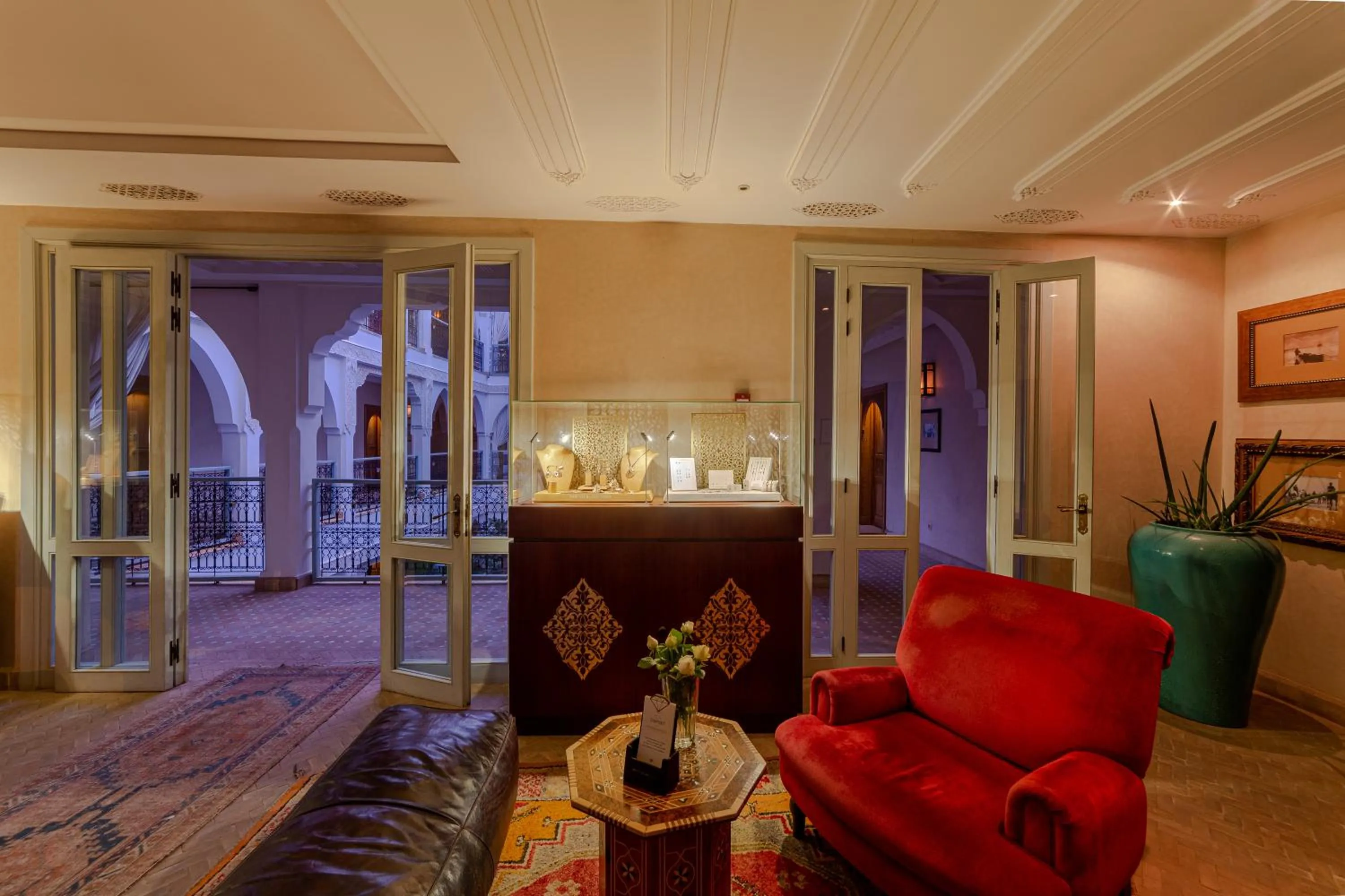 Property building in Le Riad Villa Blanche