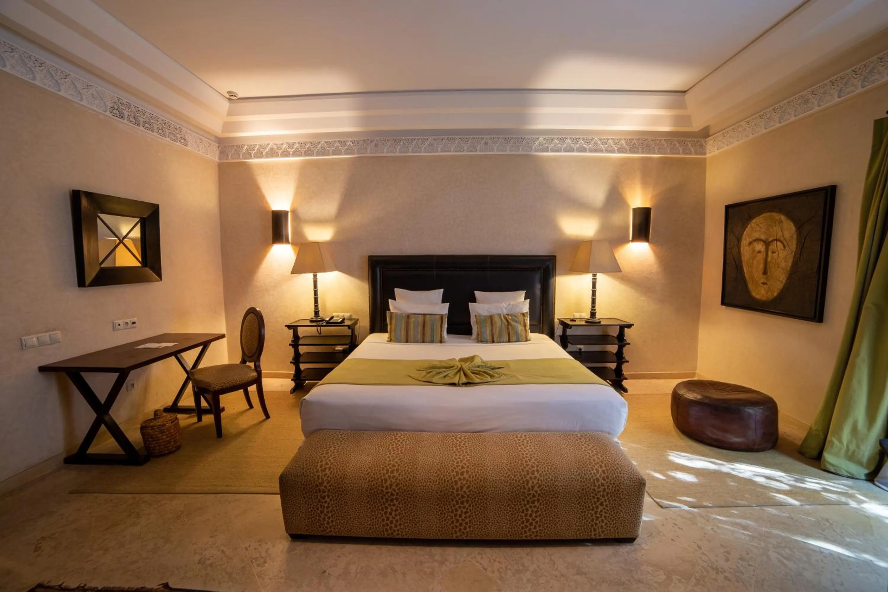 Bed in Le Riad Villa Blanche