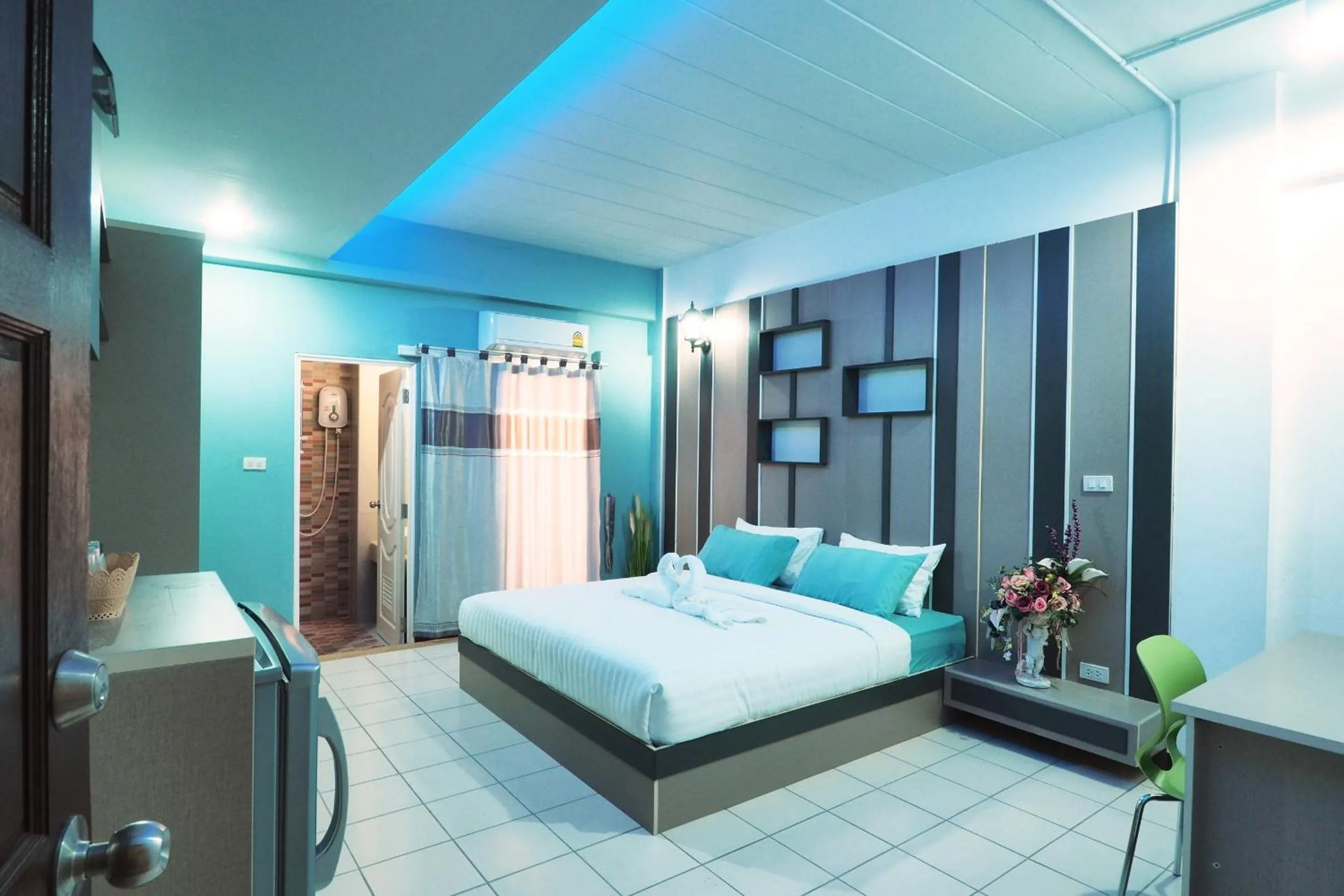 Photo of the whole room, Bed in Supreme Place SHA Plus