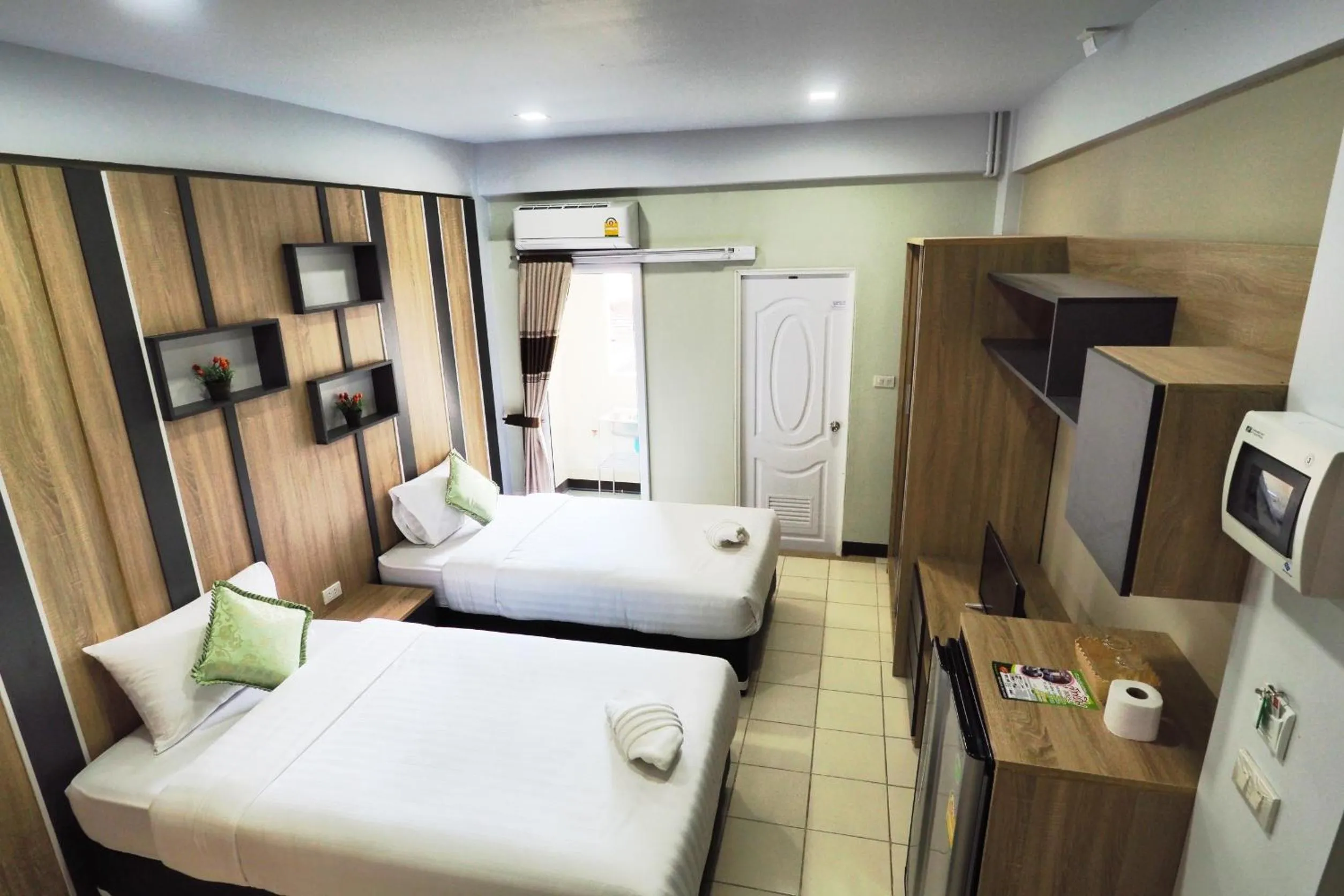 Photo of the whole room, Bed in Supreme Place SHA Plus