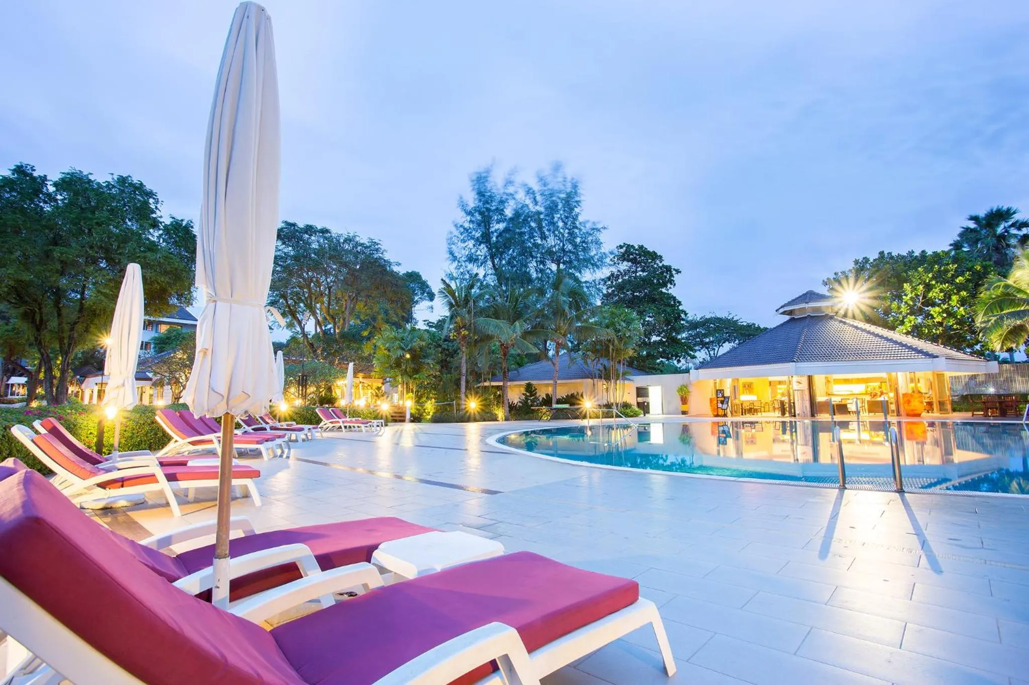 sunbed in Novotel Rayong Rim Pae Resort
