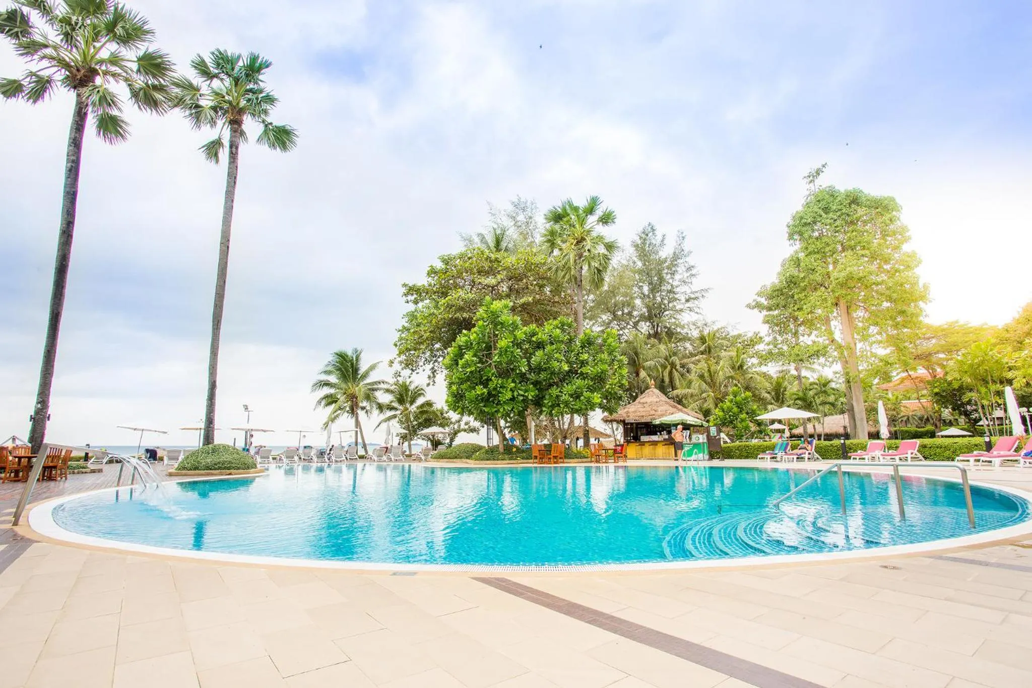 Swimming pool in Novotel Rayong Rim Pae Resort