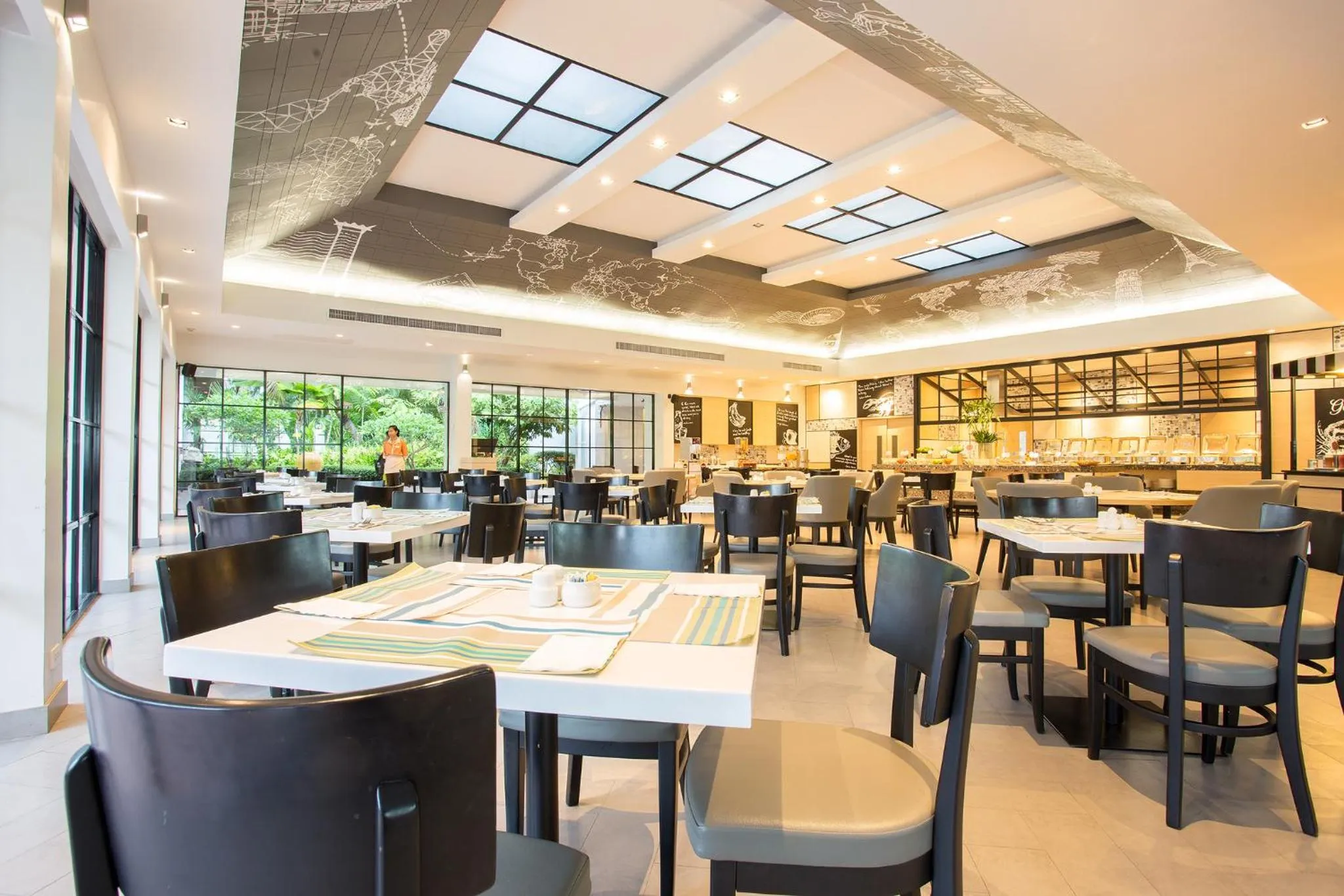 Restaurant/places to eat in Novotel Rayong Rim Pae Resort