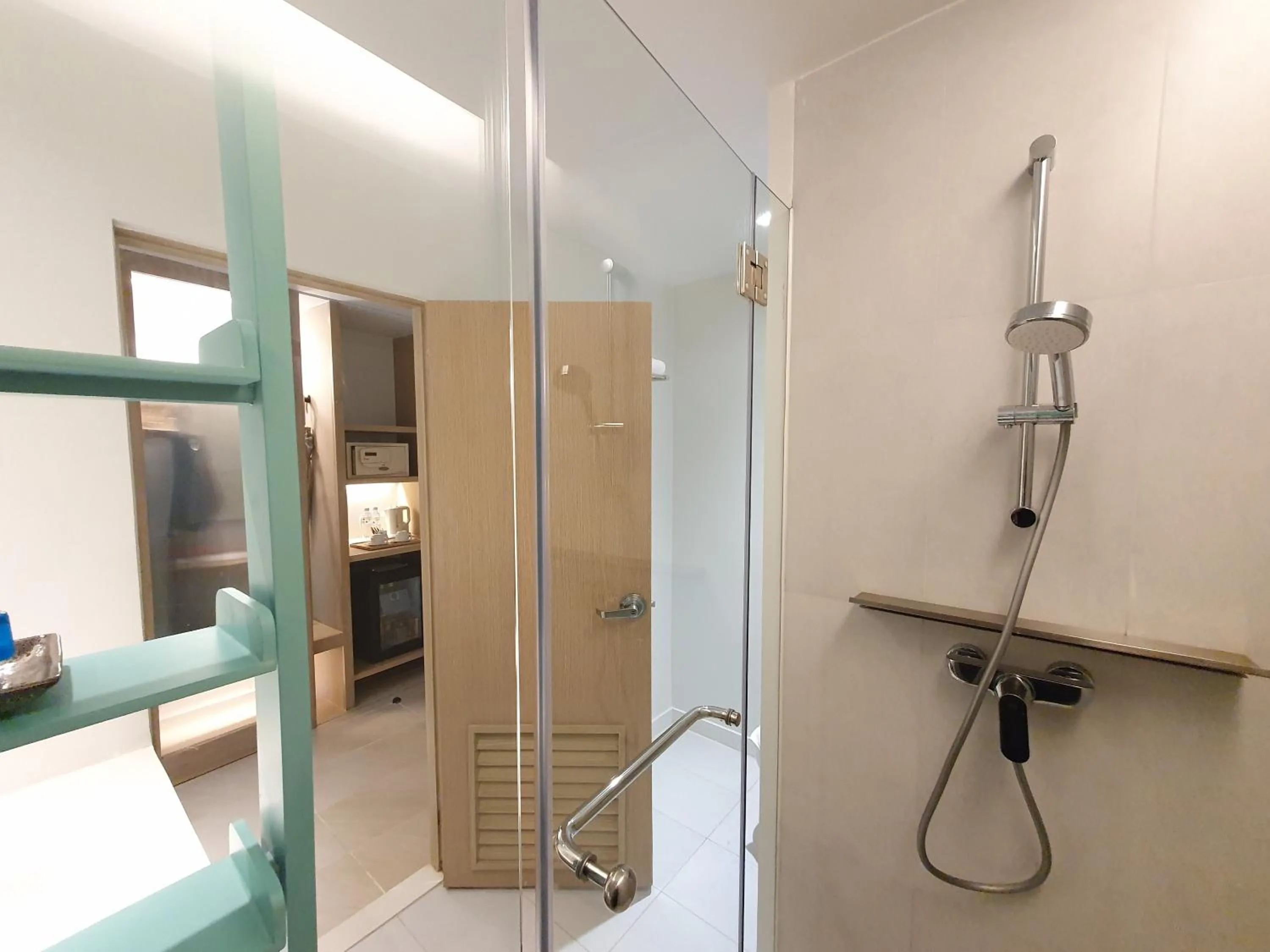 Bathroom, Bed in Novotel Rayong Rim Pae Resort