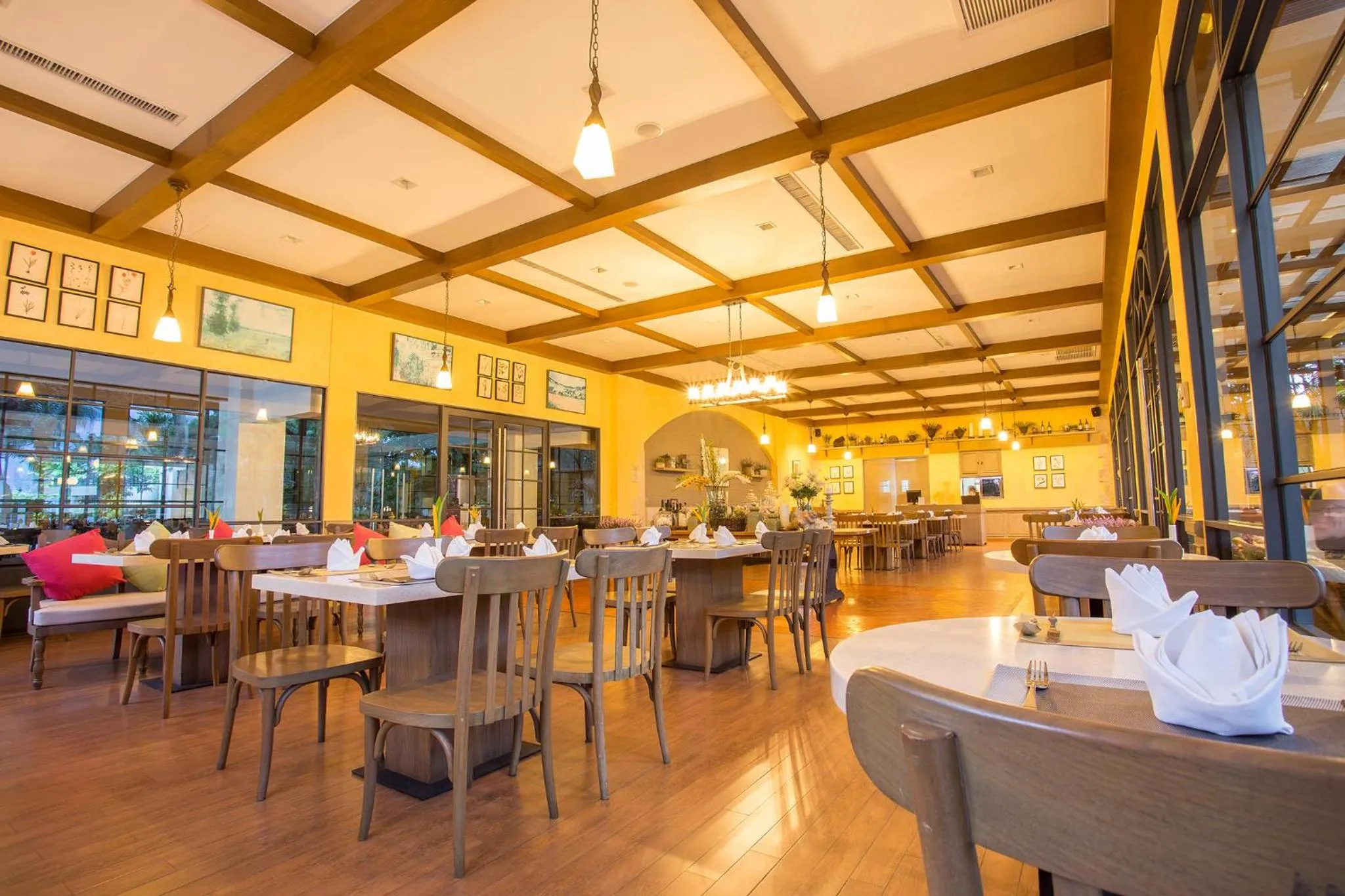 Restaurant/places to eat in Novotel Rayong Rim Pae Resort