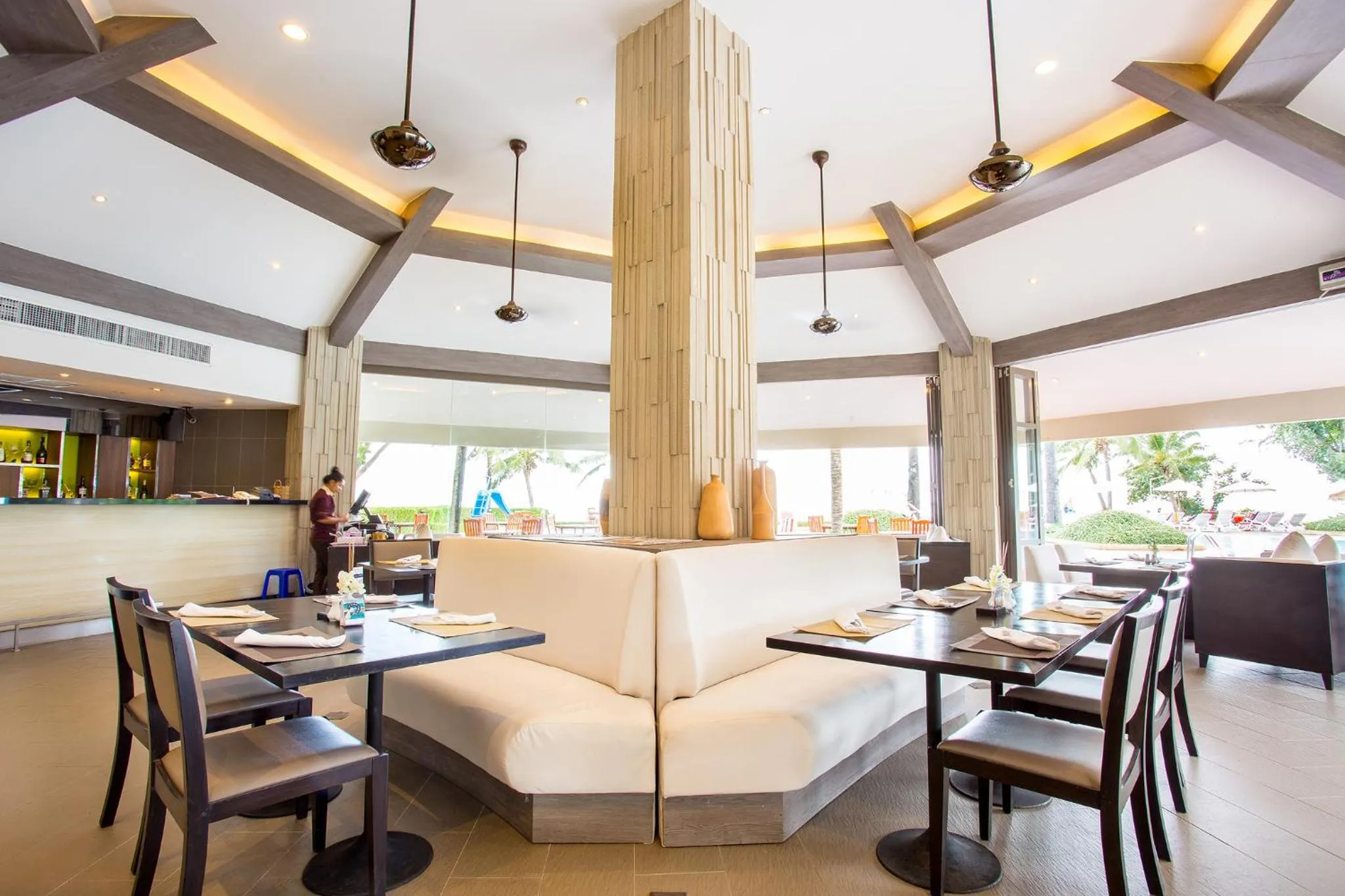 Dining area in Novotel Rayong Rim Pae Resort