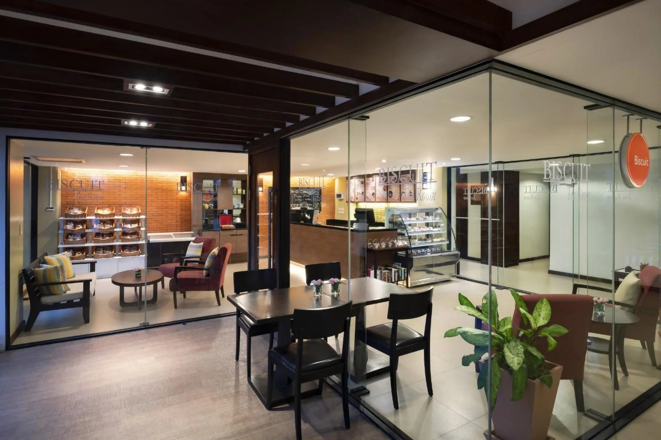 Restaurant/places to eat in Novotel Rayong Rim Pae Resort